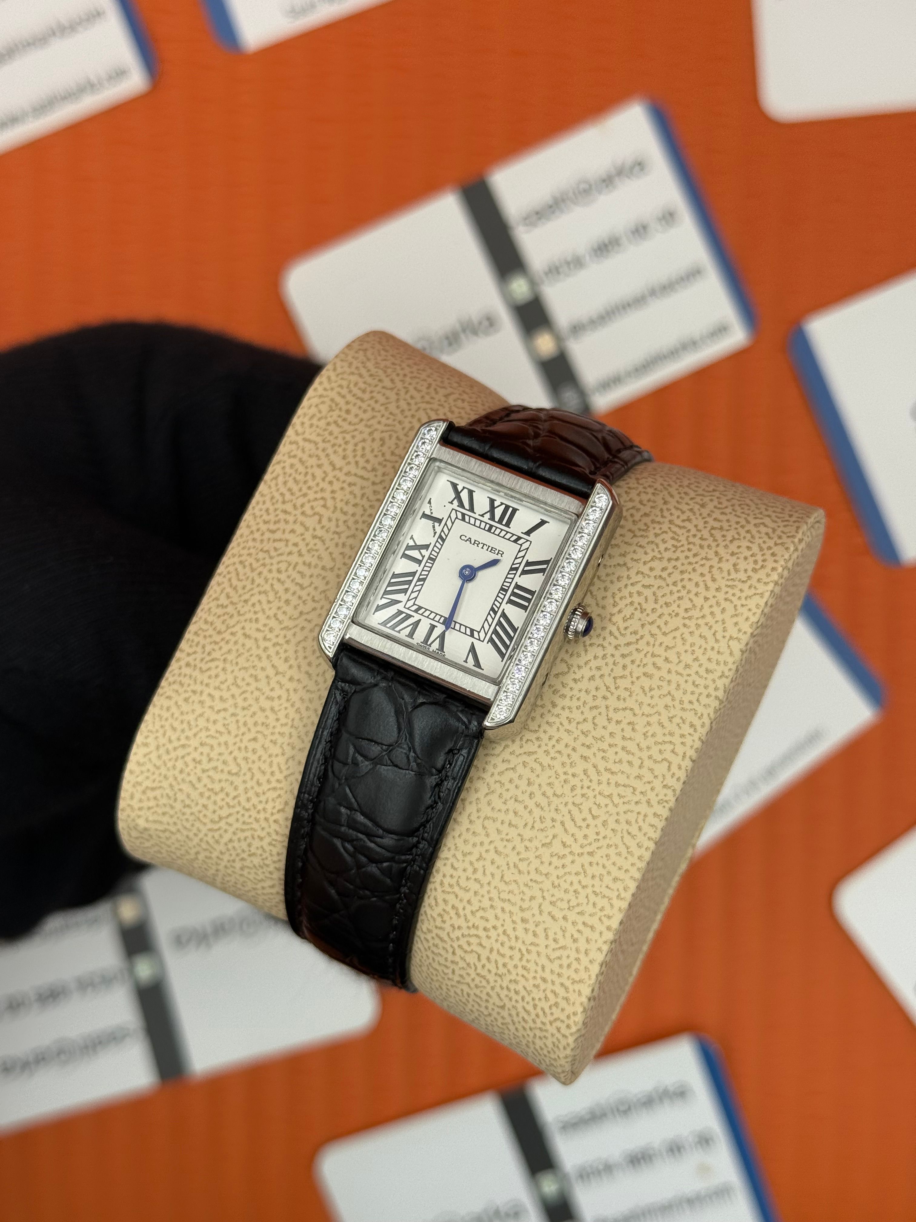 CARTIER Tank 29mm kadın kol saati silver kasa taşlı bezel siyah deri kordon