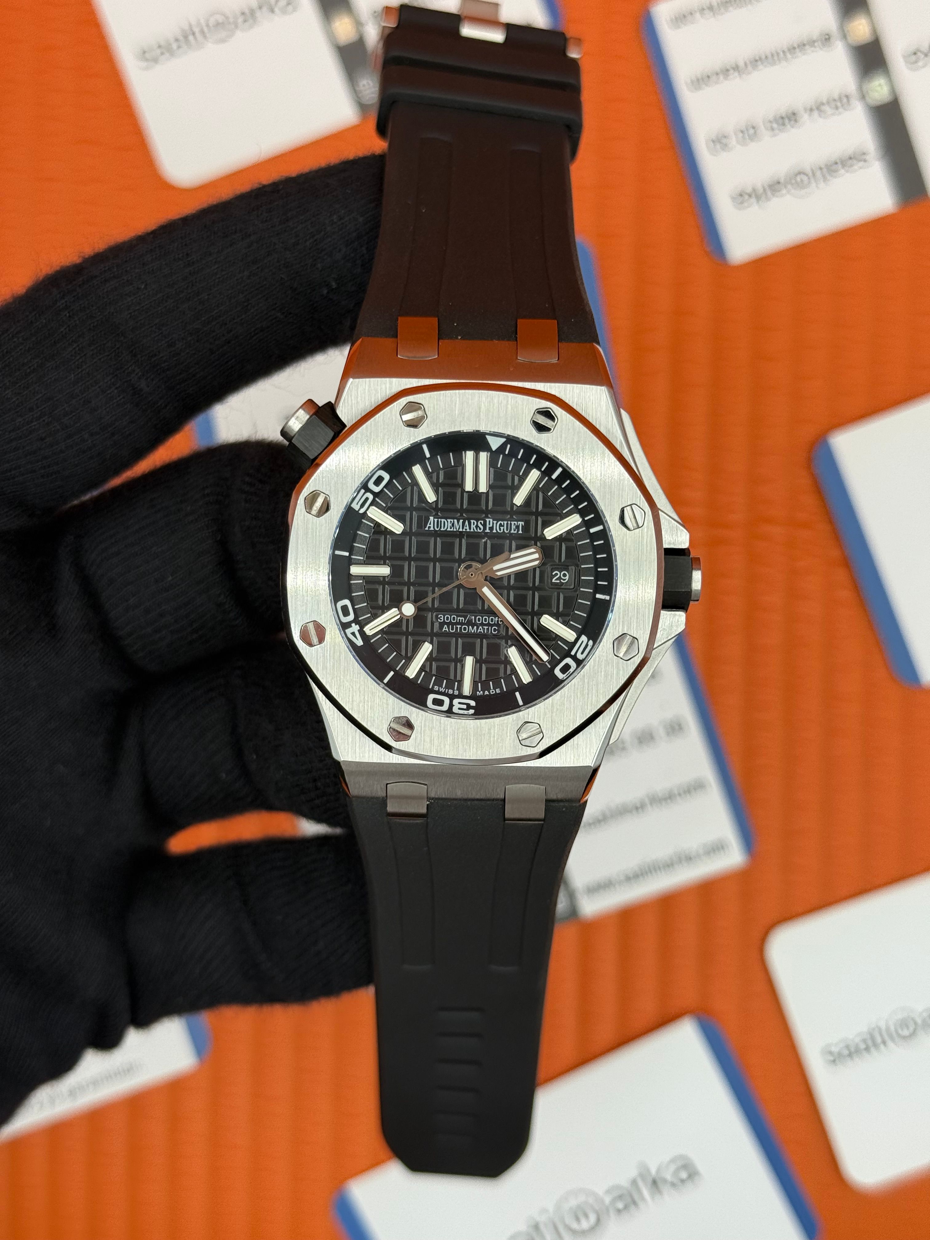 AUDEMARS PİGUET ROYAL OAK KAUÇUK SİYAH KORDON SİYAH KADRAN SİLVER KASA
