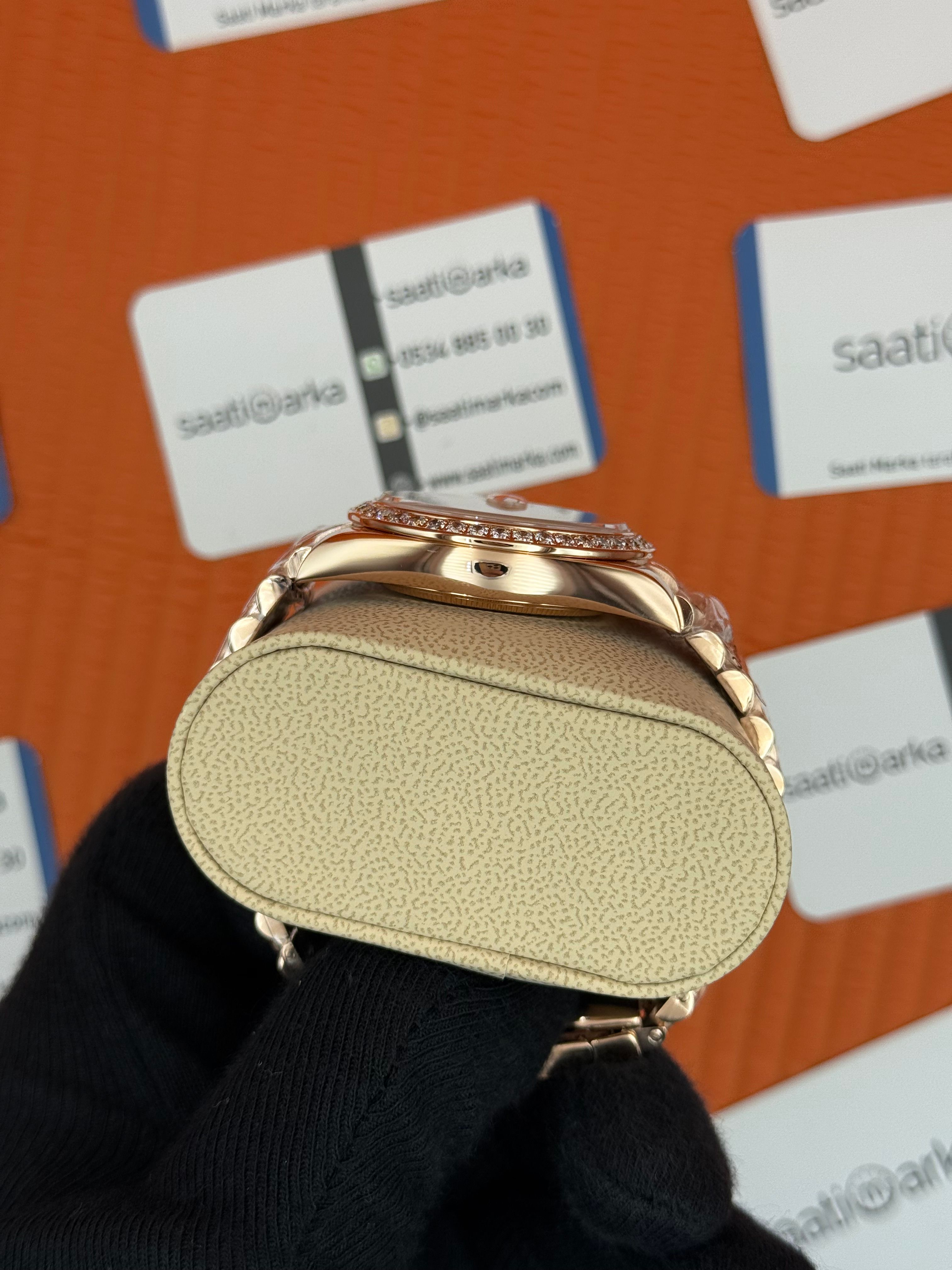 ROLEX Day Date taşlı bezel  roma rakamlı yeşil kadran rose kasa-kordon jubilee