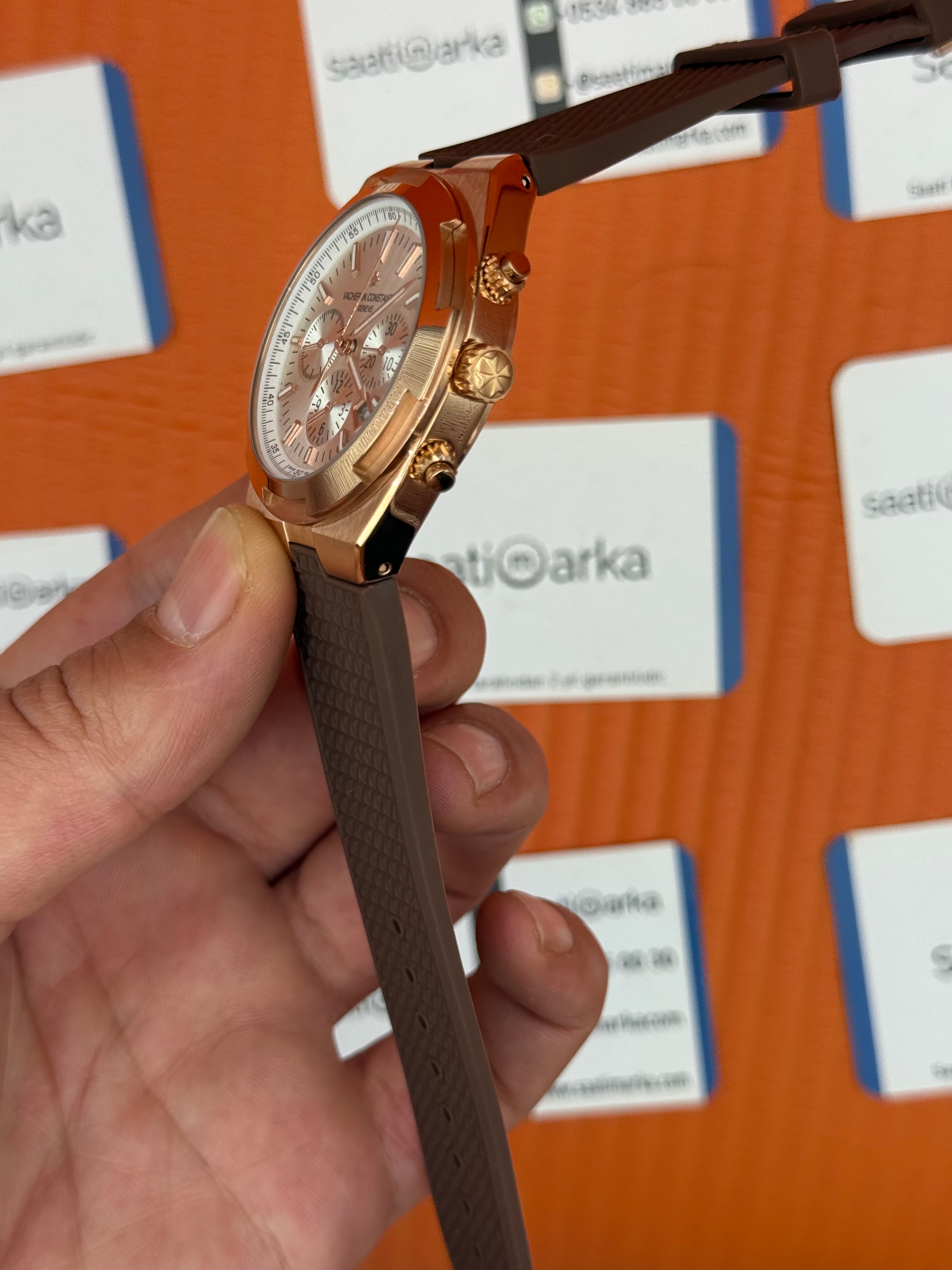 VACHERON CONSTANTIN overseas chronograph beyaz kadran rose kasa kahverengi kauçuk kordon erkek kol saati