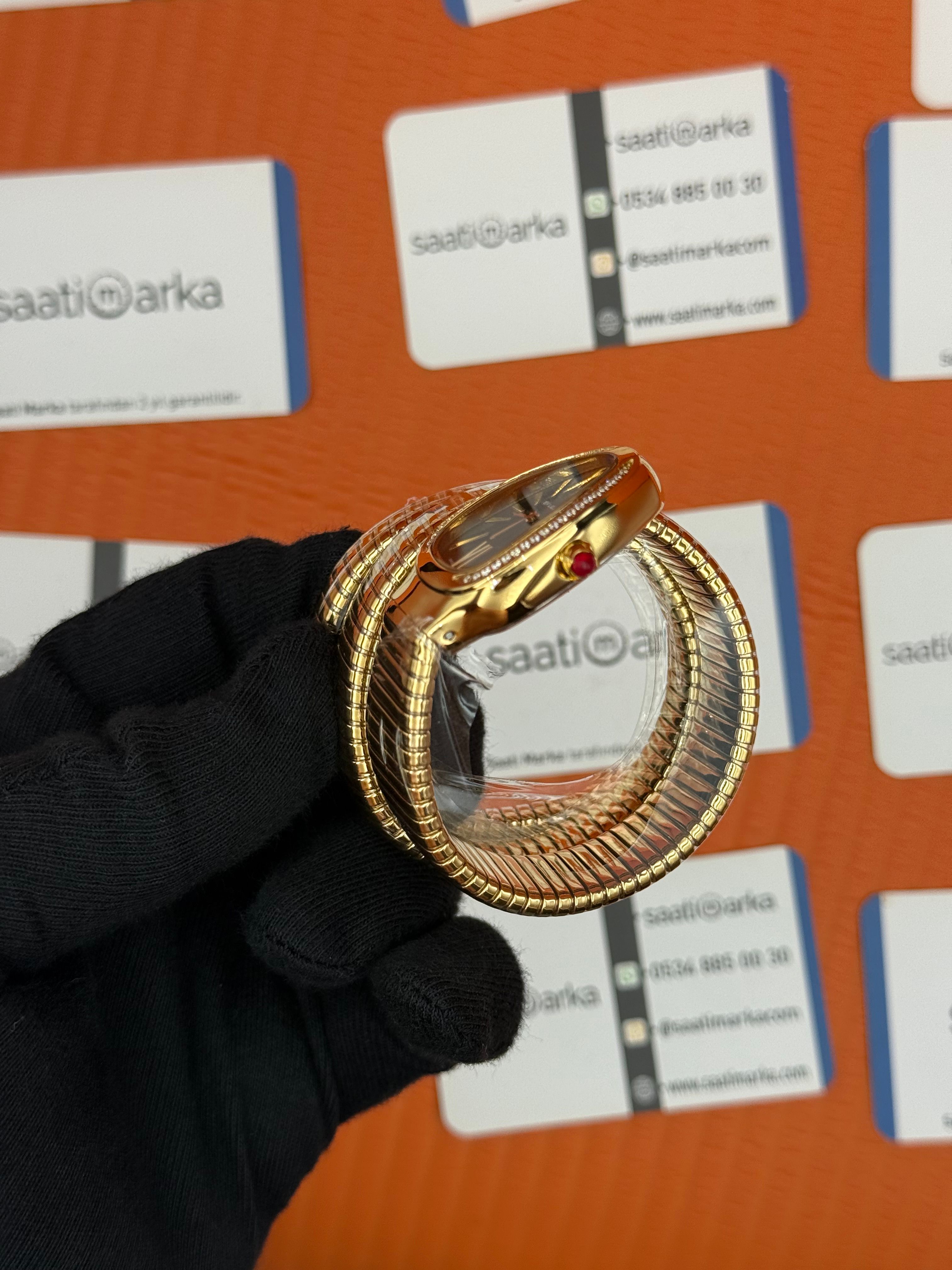 BVLGARİ serpenti çift sarma gold kordon taşlı bezel siyah kadran kadın kol saati