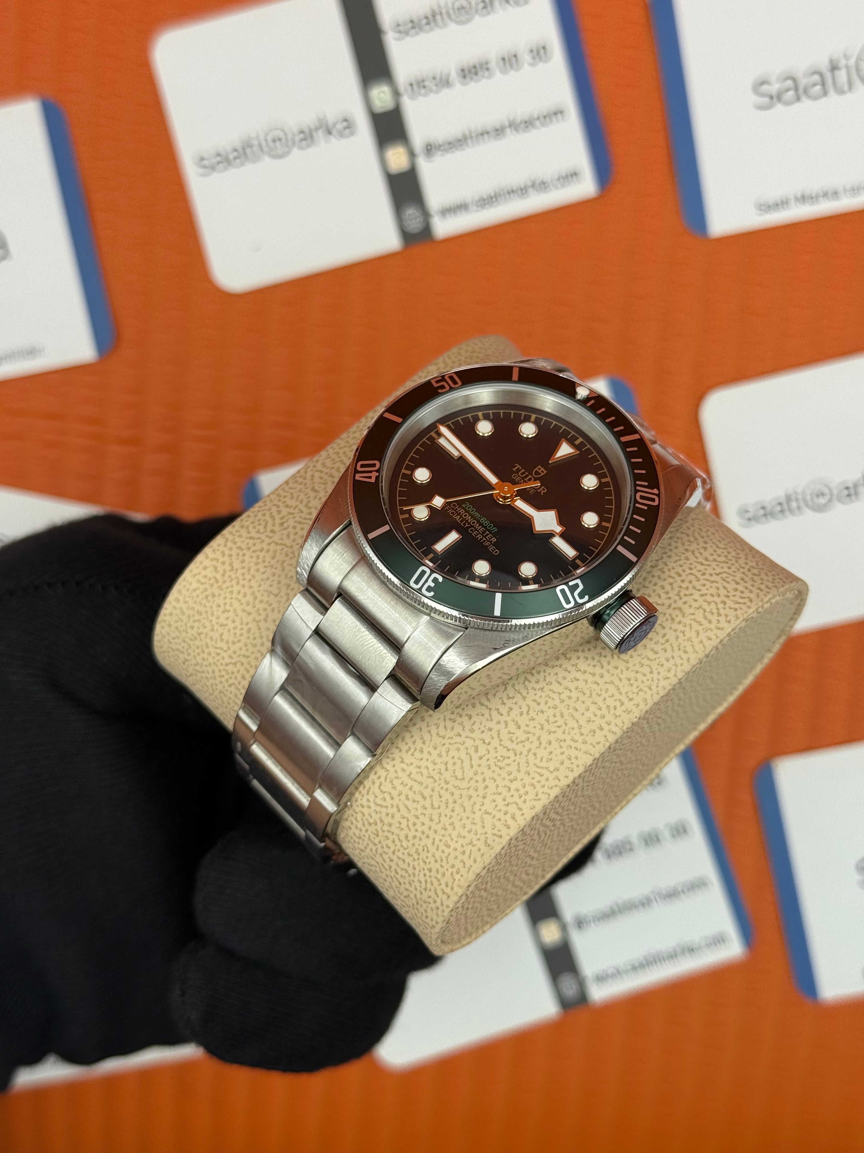TUDOR black bey siyah kadran yeşil bezel silver kasa kordon 41mm erkek kol saati