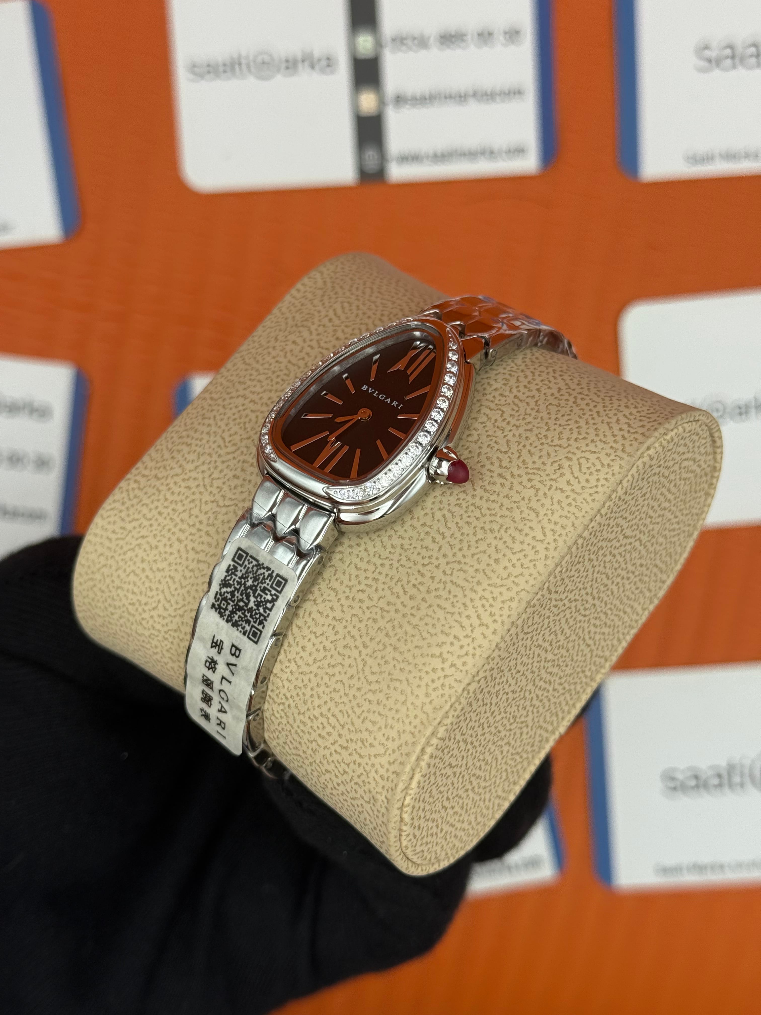BVLGARİ serpenti seduttori taşlı bezel siyah kadran silver kasa kordon kadın kol saati