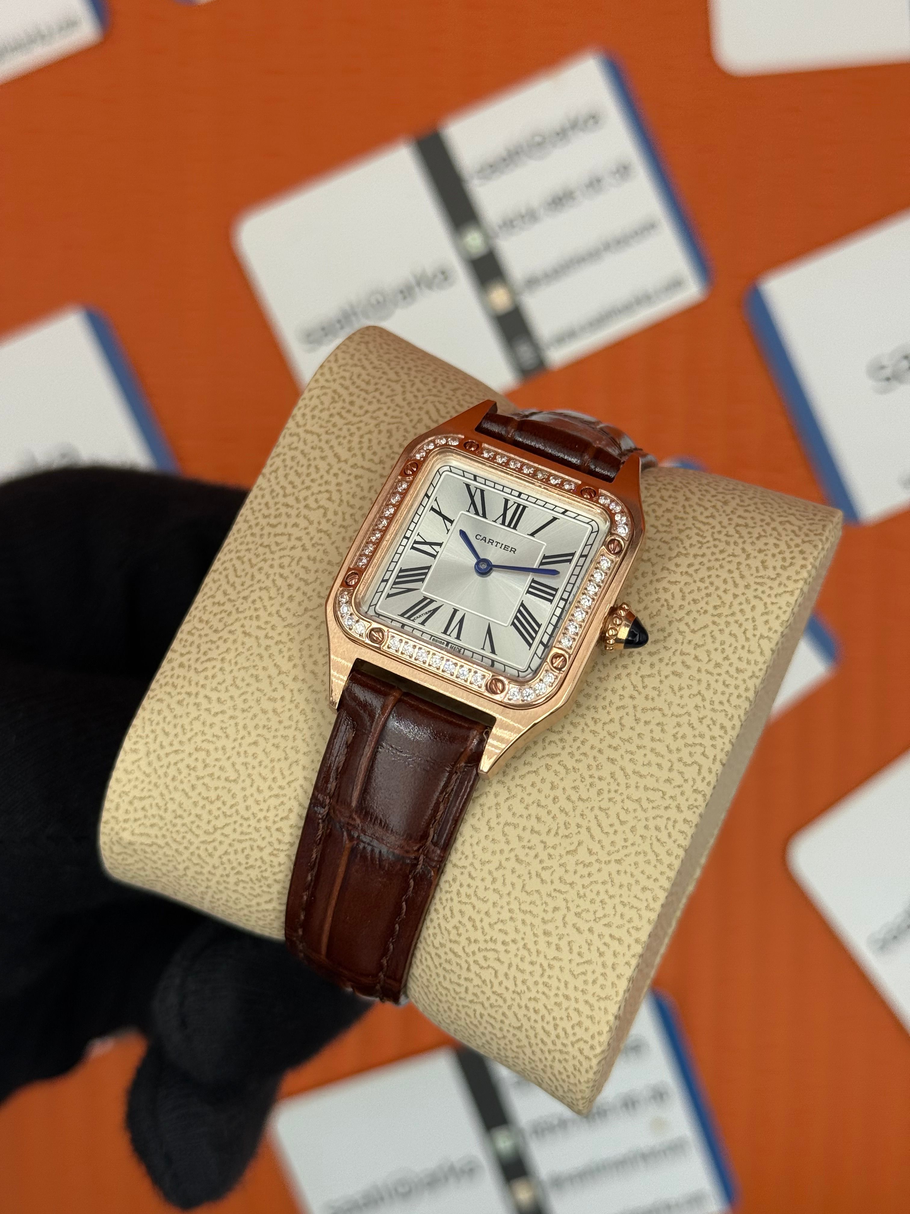 CARTIER Santos 27mm kadın kol saati rose kasa taşlı bezel kahverengi deri kordon