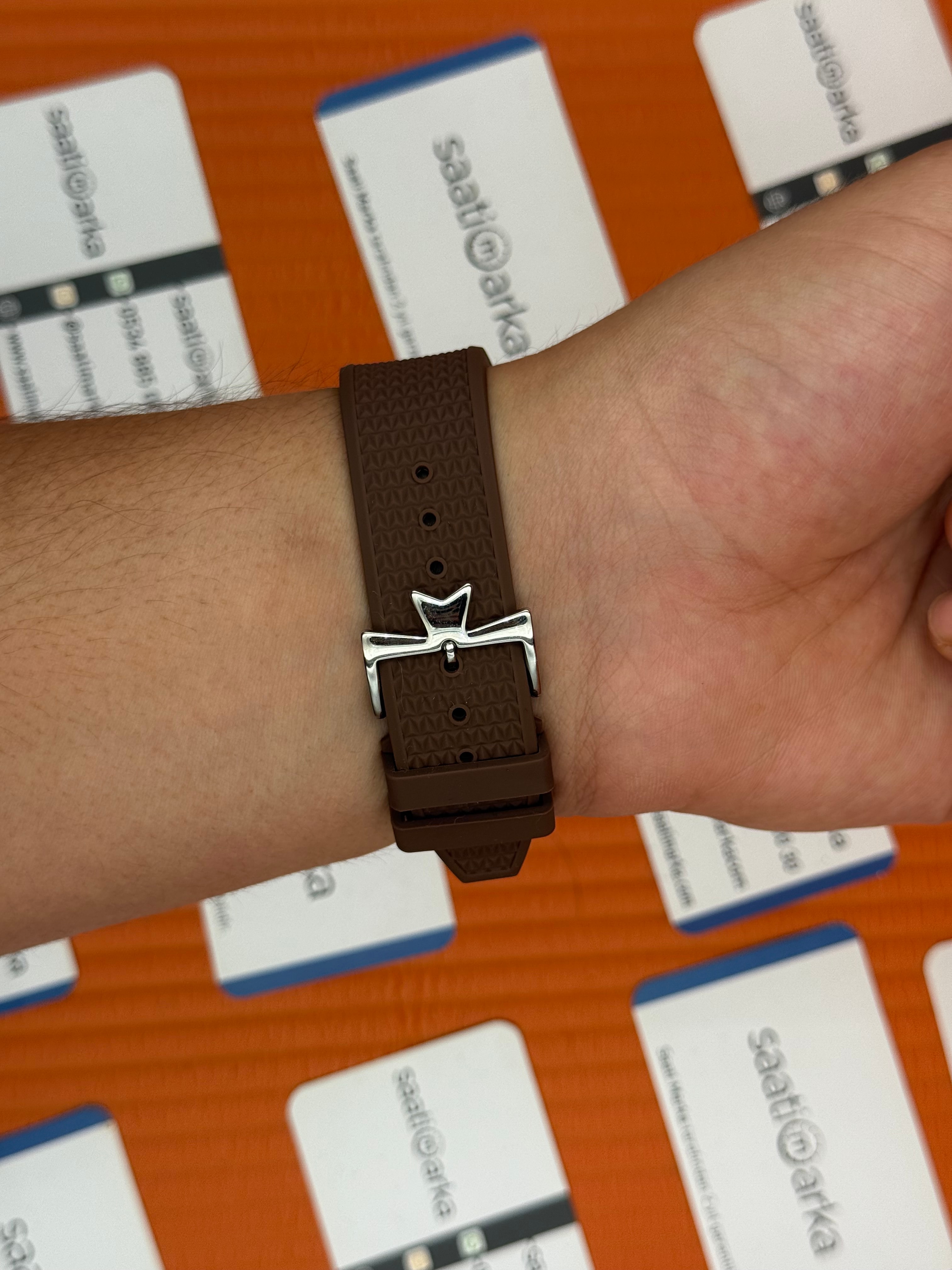 VACHERON CONSTANTIN overseas chronograph beyaz kadran silver kasa kahverengi kauçuk kordon erkek kol saati