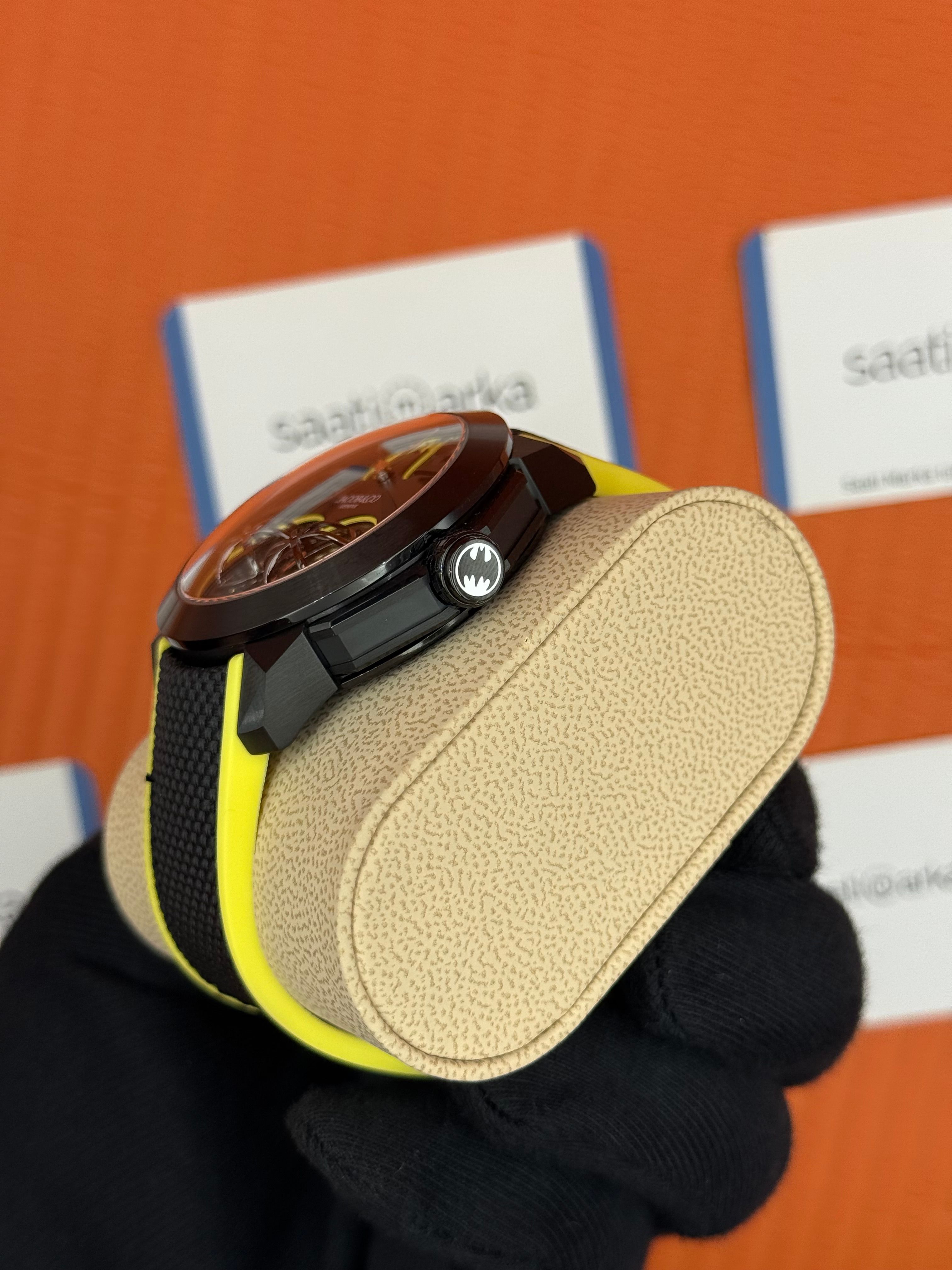 JACOB&CO siyah turbillon kadran sarı siyah kauçuk kordon siyah kasa
