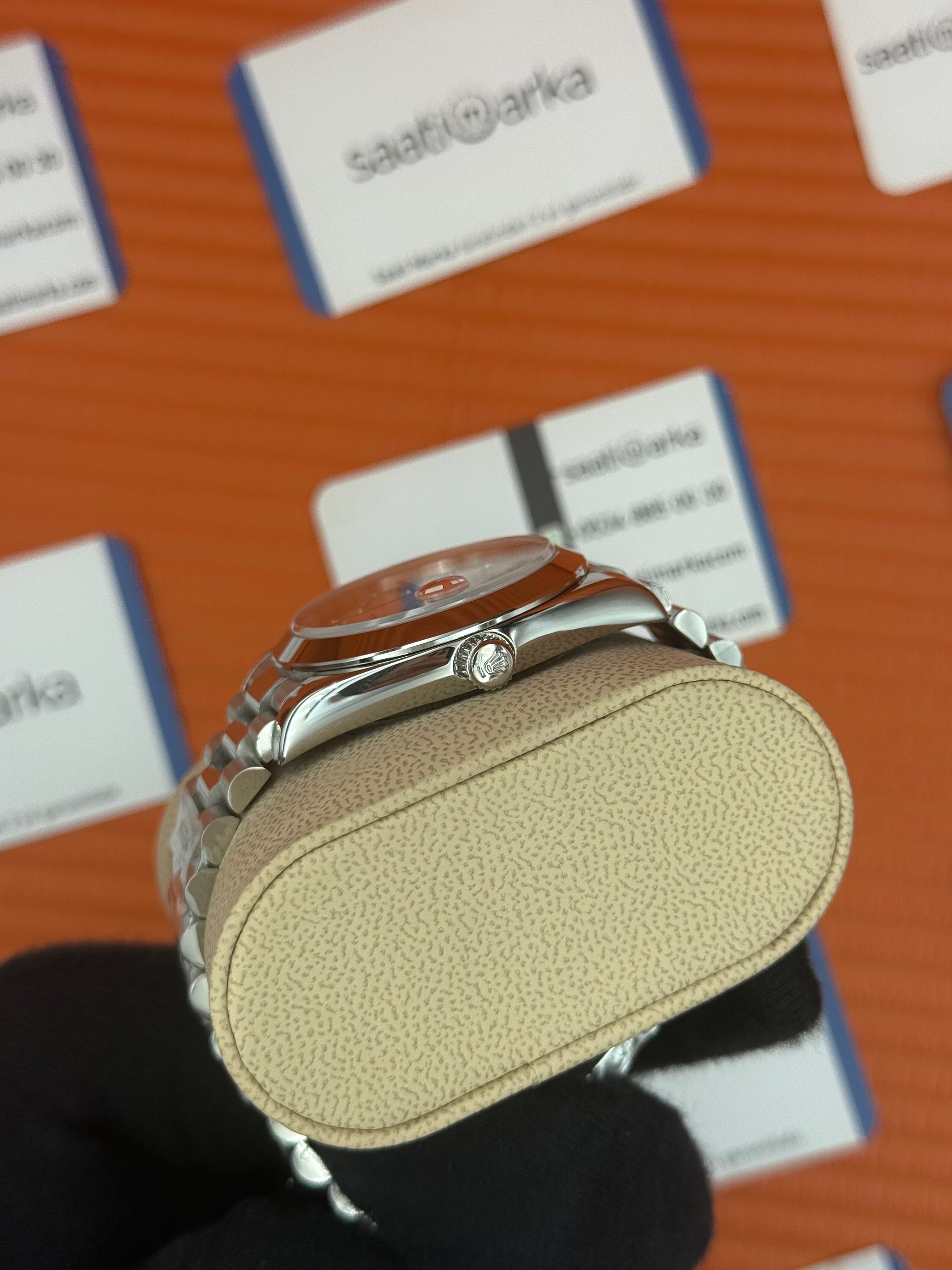 ROLEX Day Date baget taşlı beyaz kadran silver president kordon