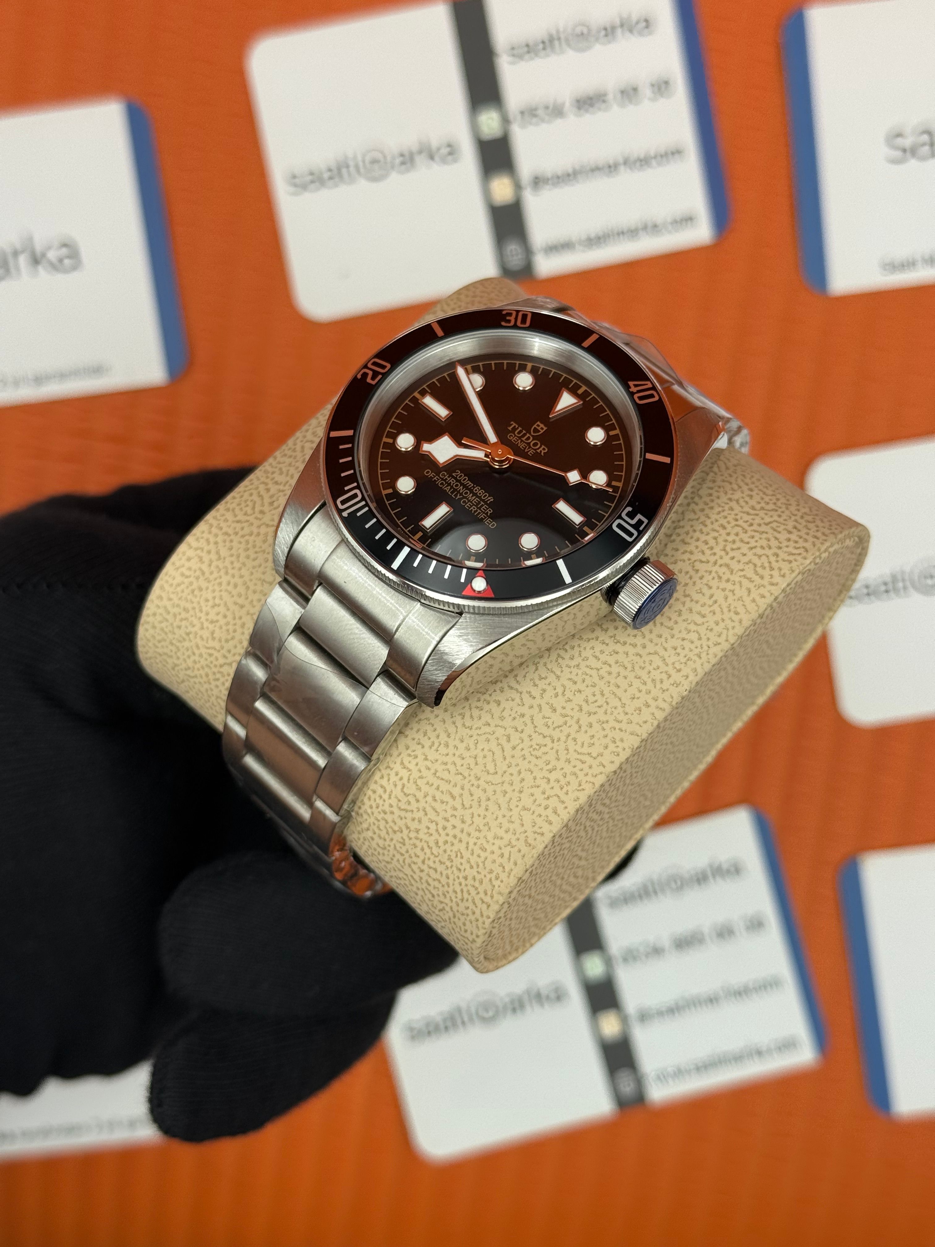 TUDOR black bey siyah kadran siyah bezel silver kasa kordon 41mm erkek kol saati