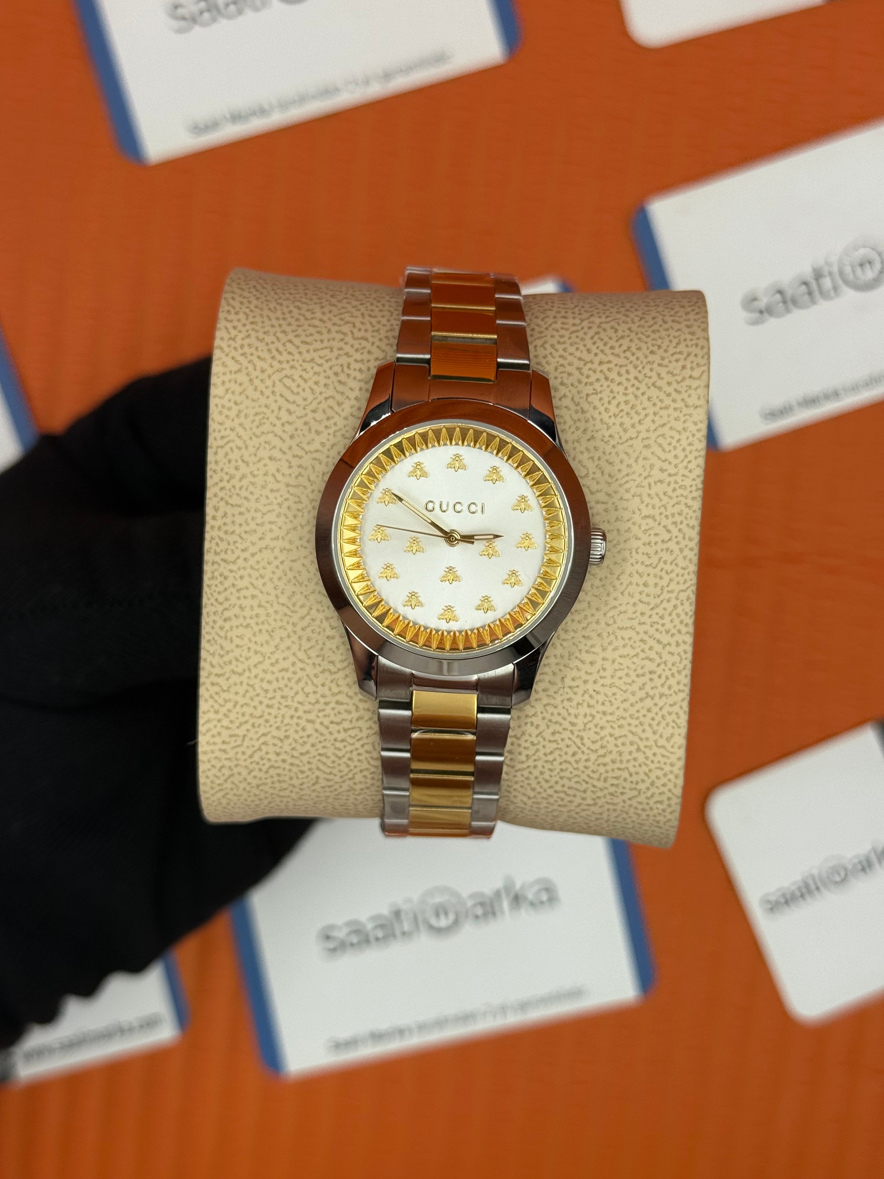 GUCCI beyaz kadran gold silver kasa-kordon kadın kol saati