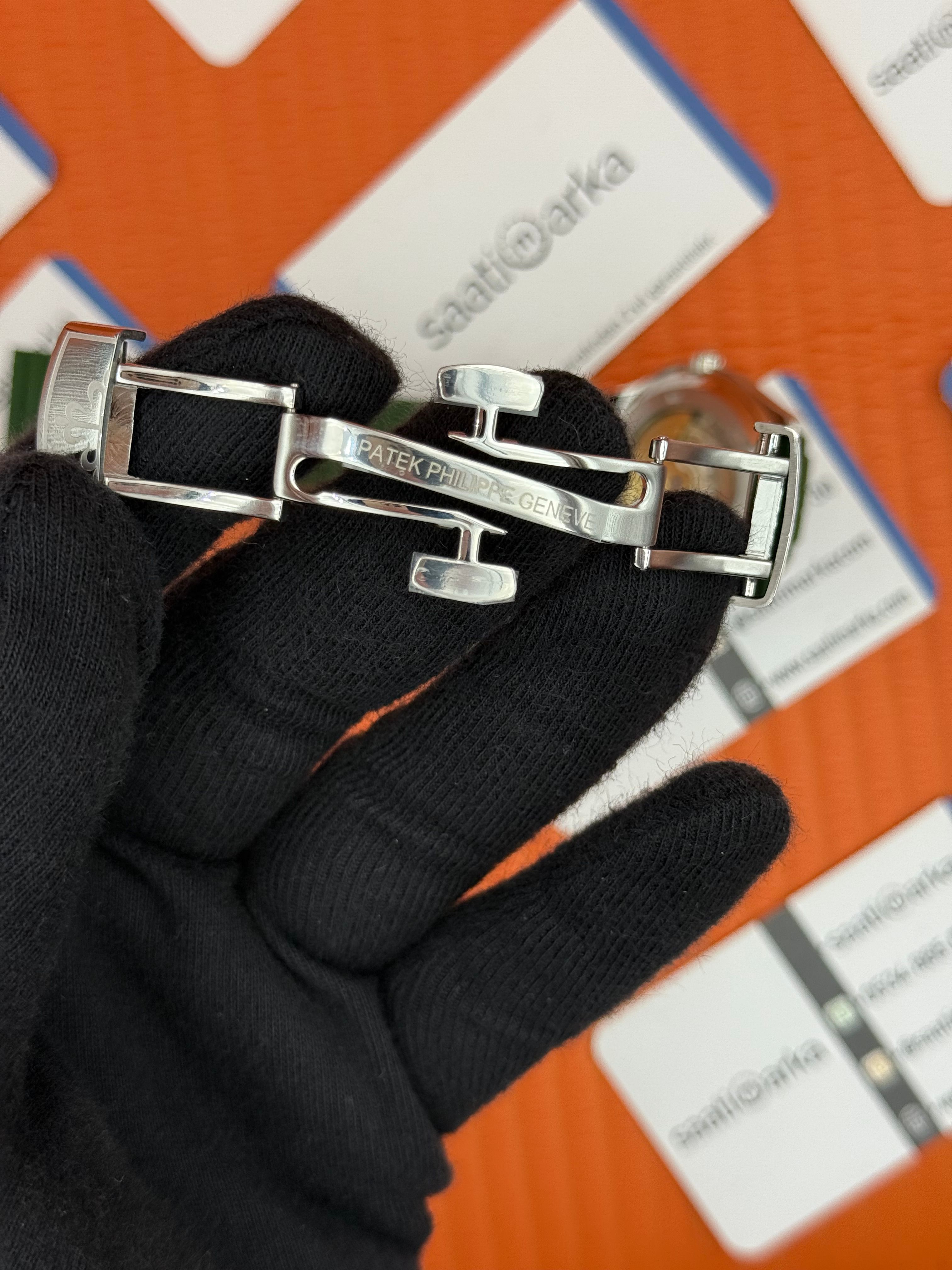 PATEK PHILIPPE AQUANAUT YEŞİL KAUÇUK KORDON YEŞİL KADRAN SİLVER KASA 