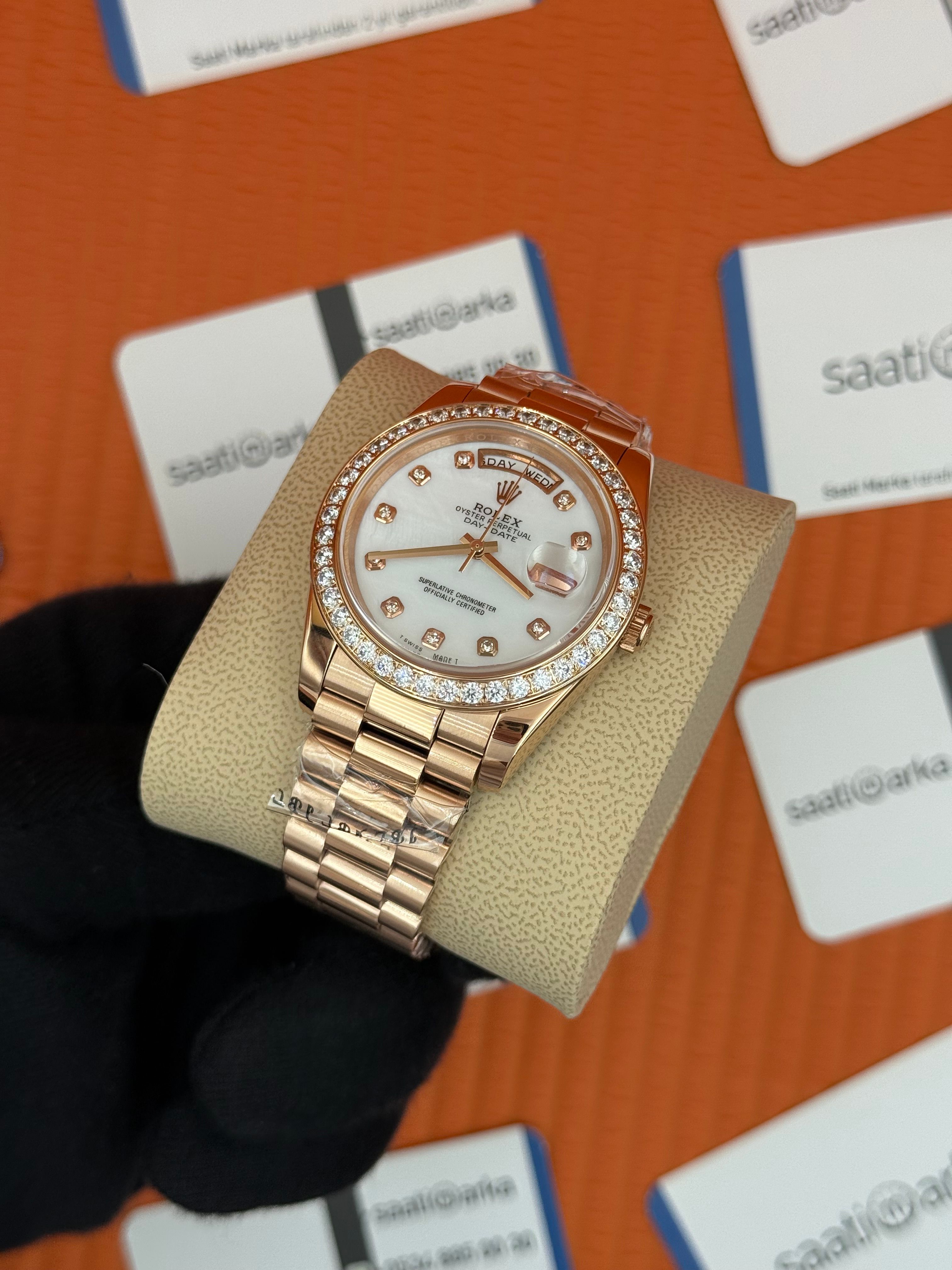 ROLEX Day Date baget taşlı beyaz kadran rose kasa-kordon oyster