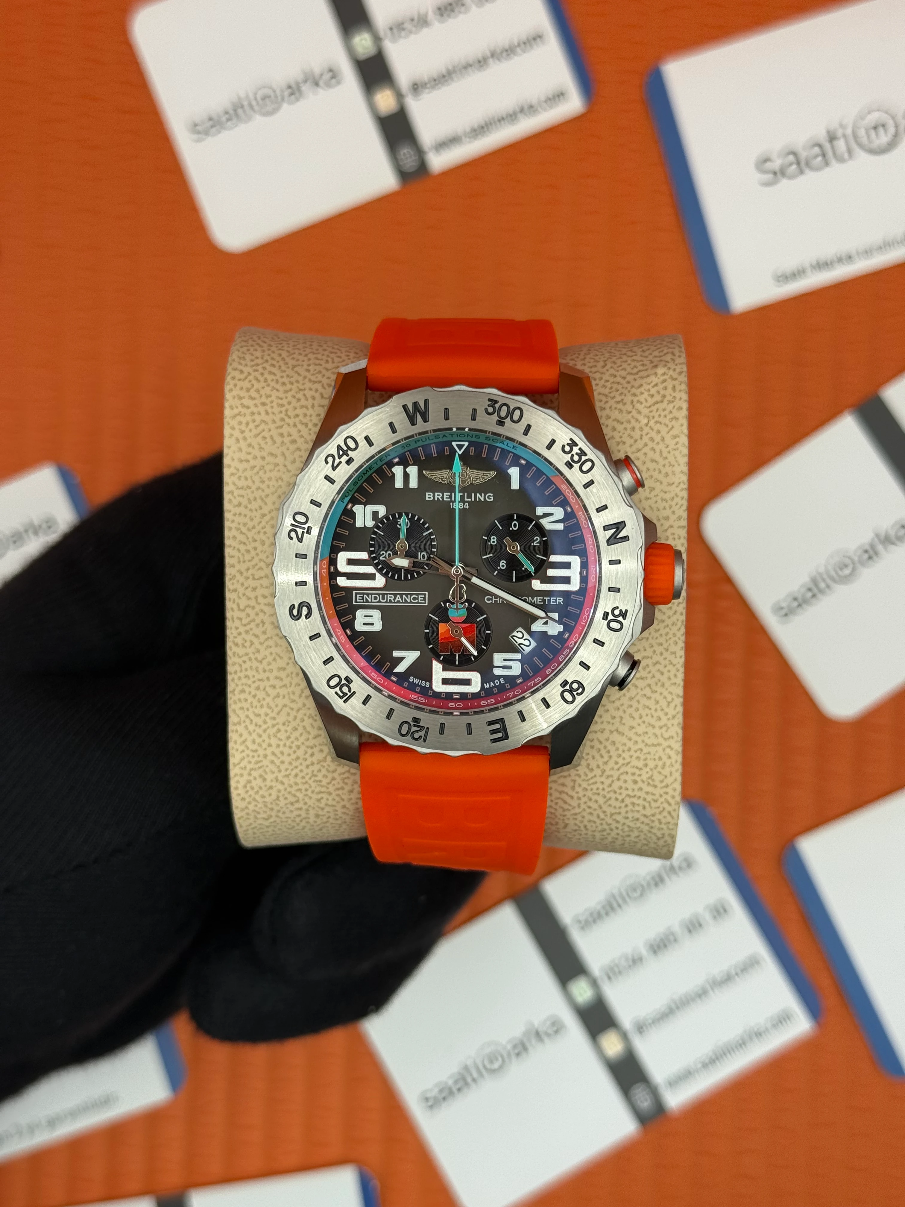 BREITLING Endurance turuncu kauçuk kordon gri kadran çelik kasa