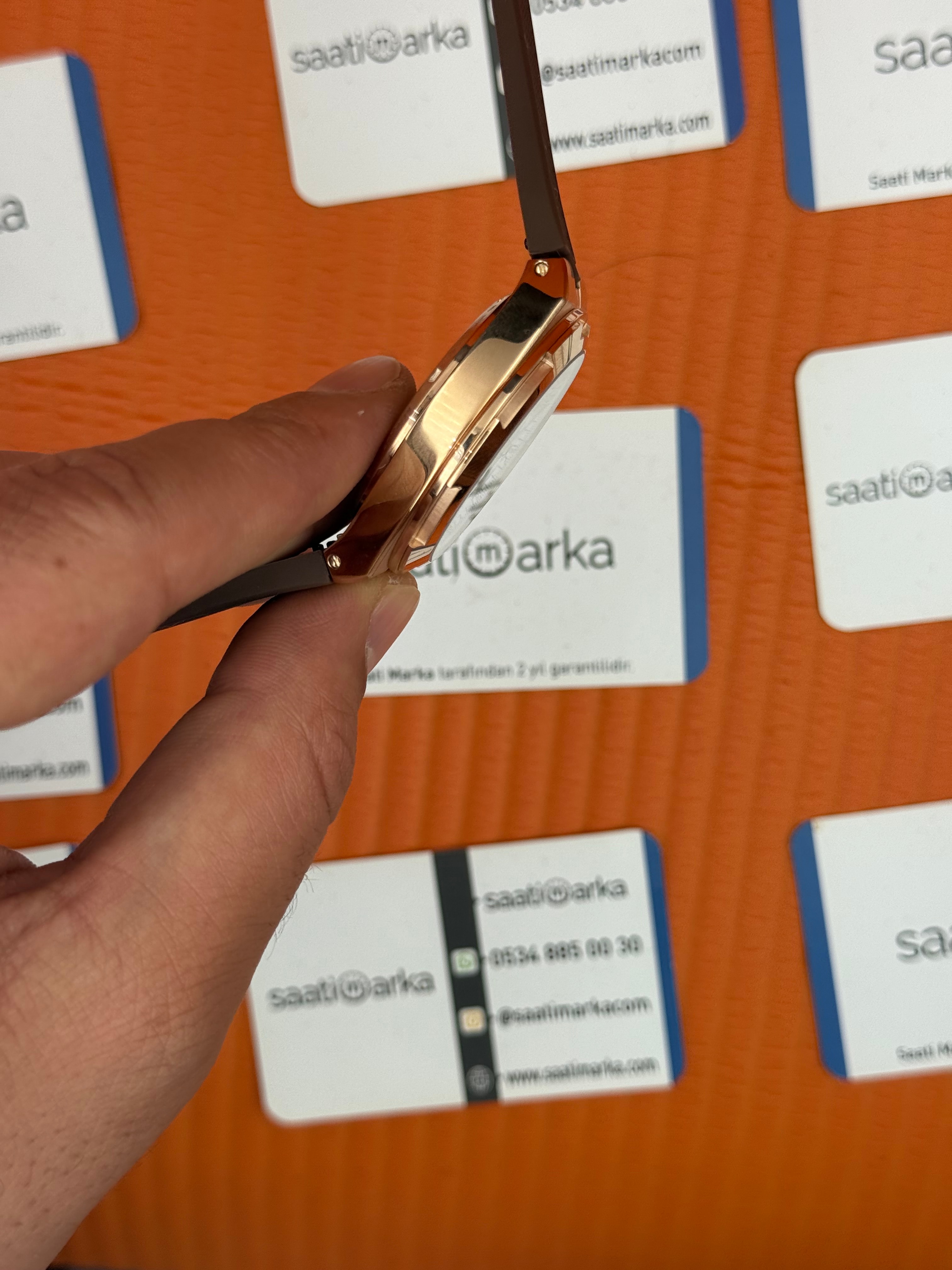 VACHERON CONSTANTIN overseas chronograph beyaz kadran rose kasa kahverengi kauçuk kordon erkek kol saati