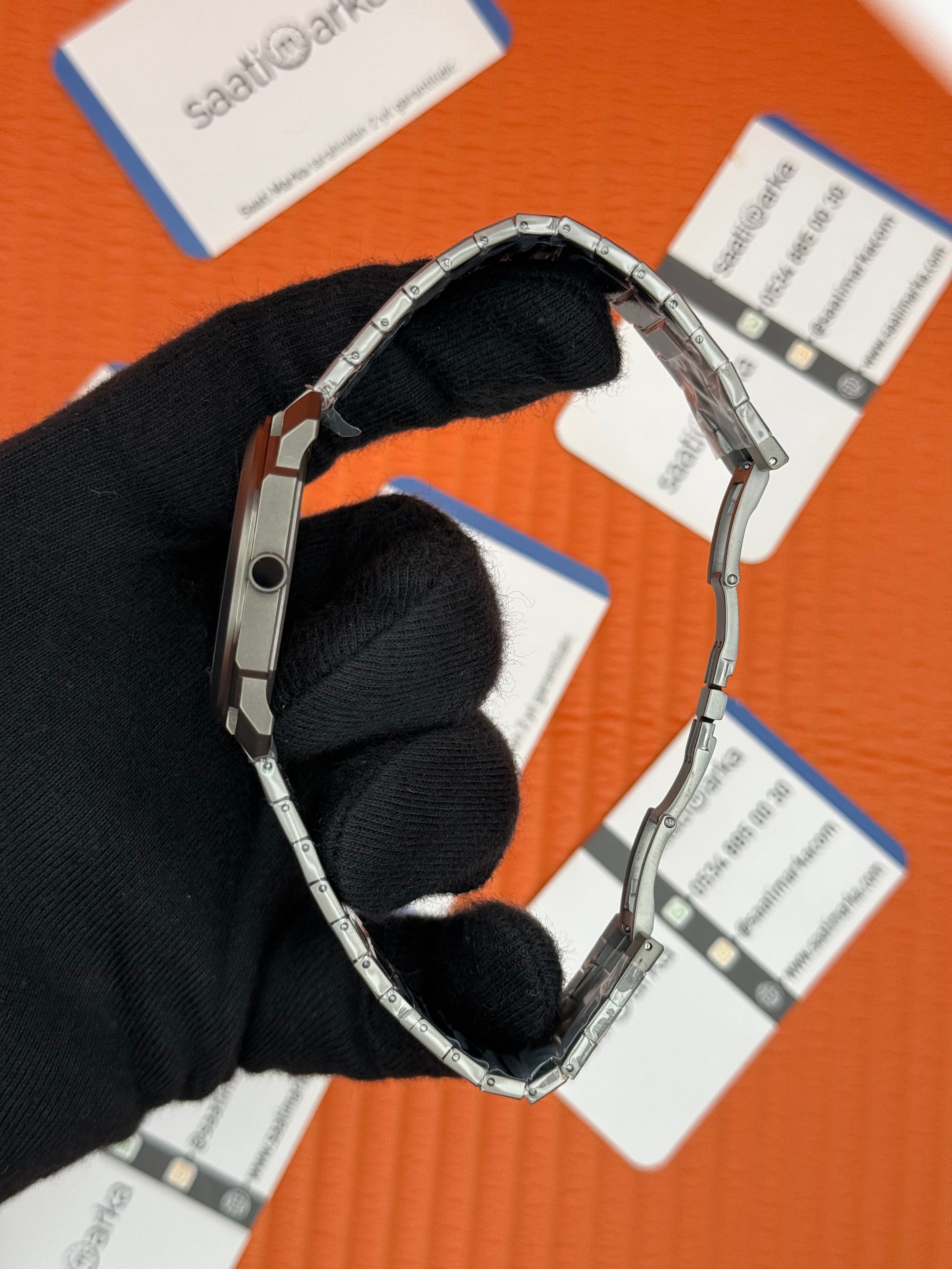 BVLGARİ OCTO ANTRASİT ARAPÇA İNDEKSLİ FOSFORLU