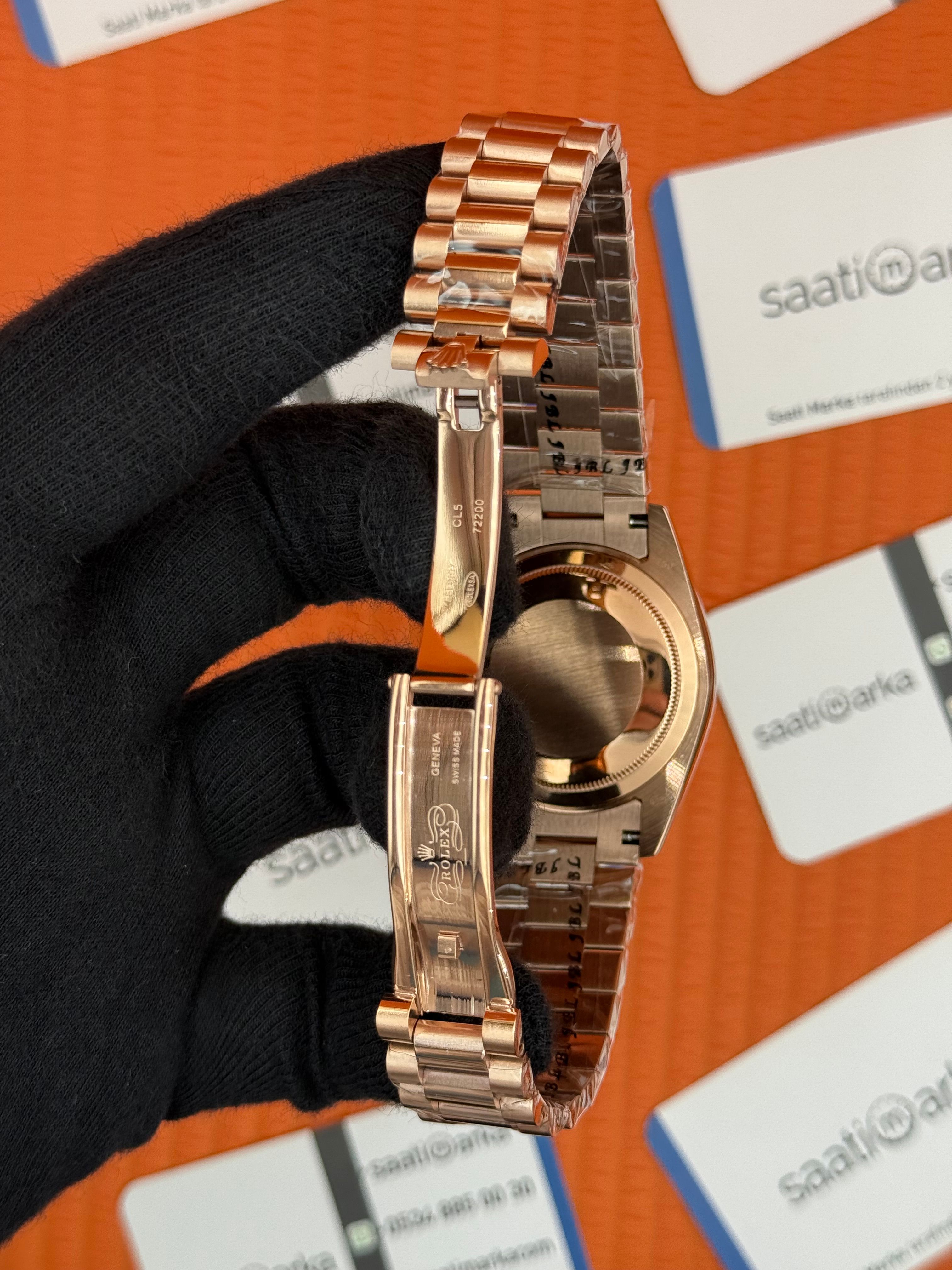 ROLEX Day Date roma rakamlı beyaz kadran rose kasa-kordon oyster