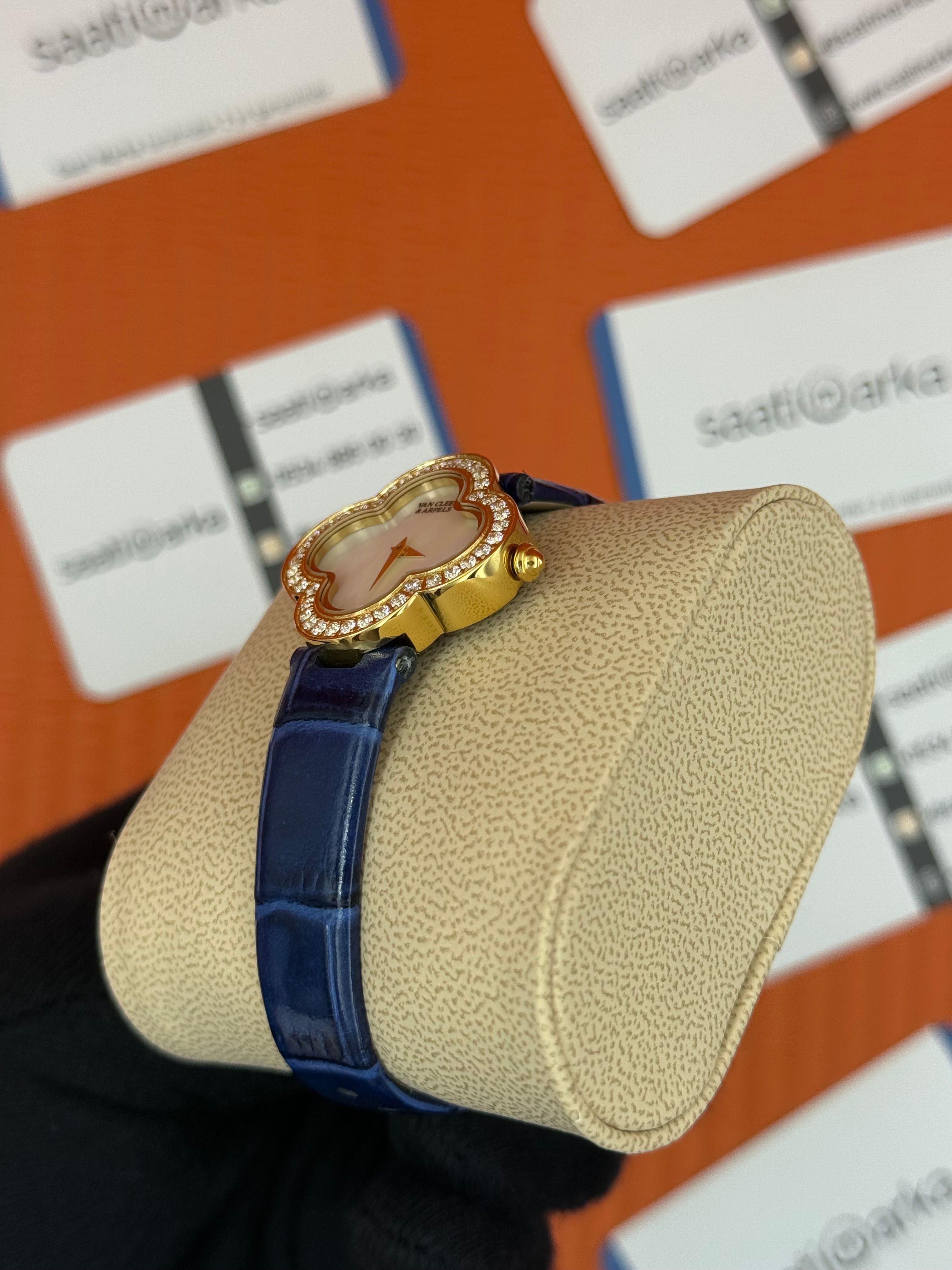 VAN CLEEF beyaz kadran lacivert deri kordon gold kasa taşlı bezel kadın kol saati