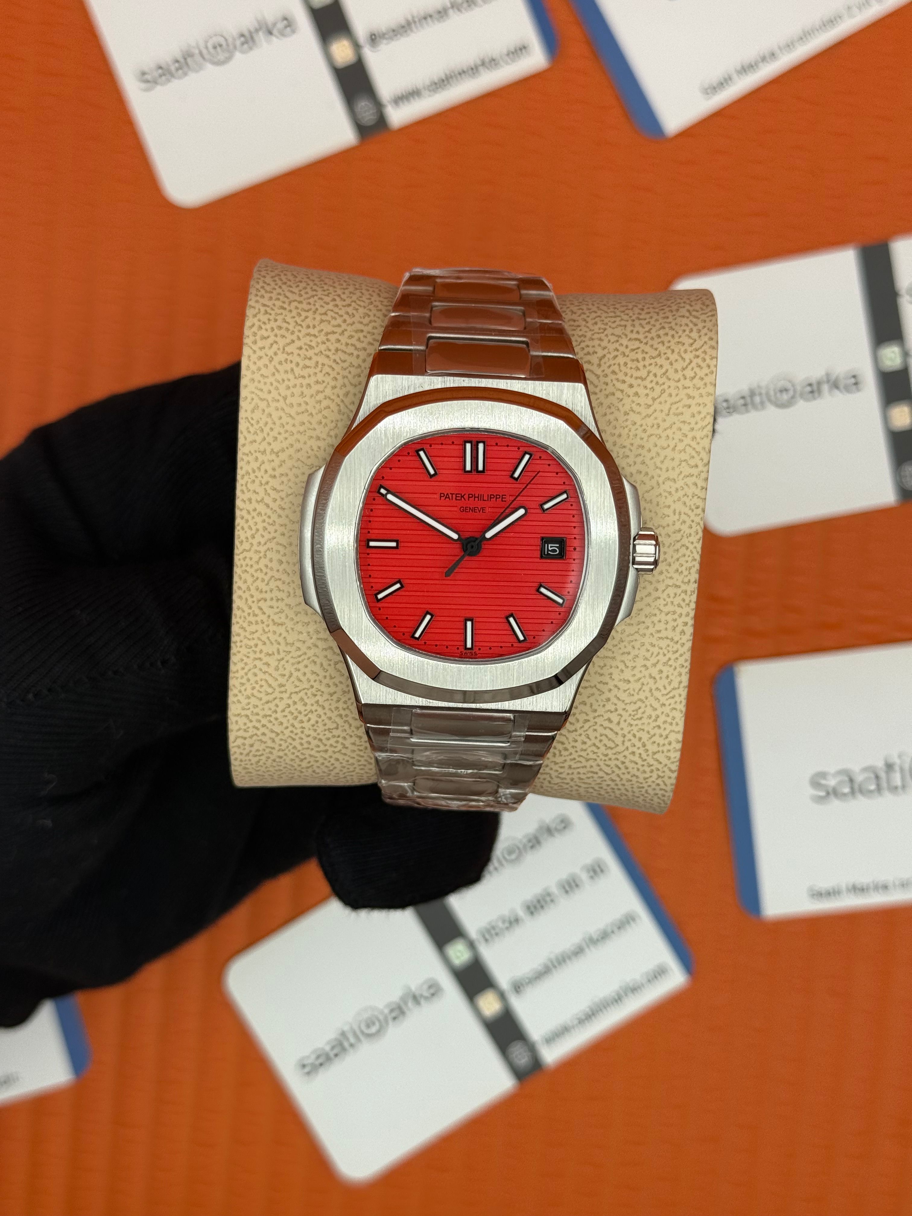 PATEK PHILIPPE nautilus kırmızı kadran silver kasa kordon