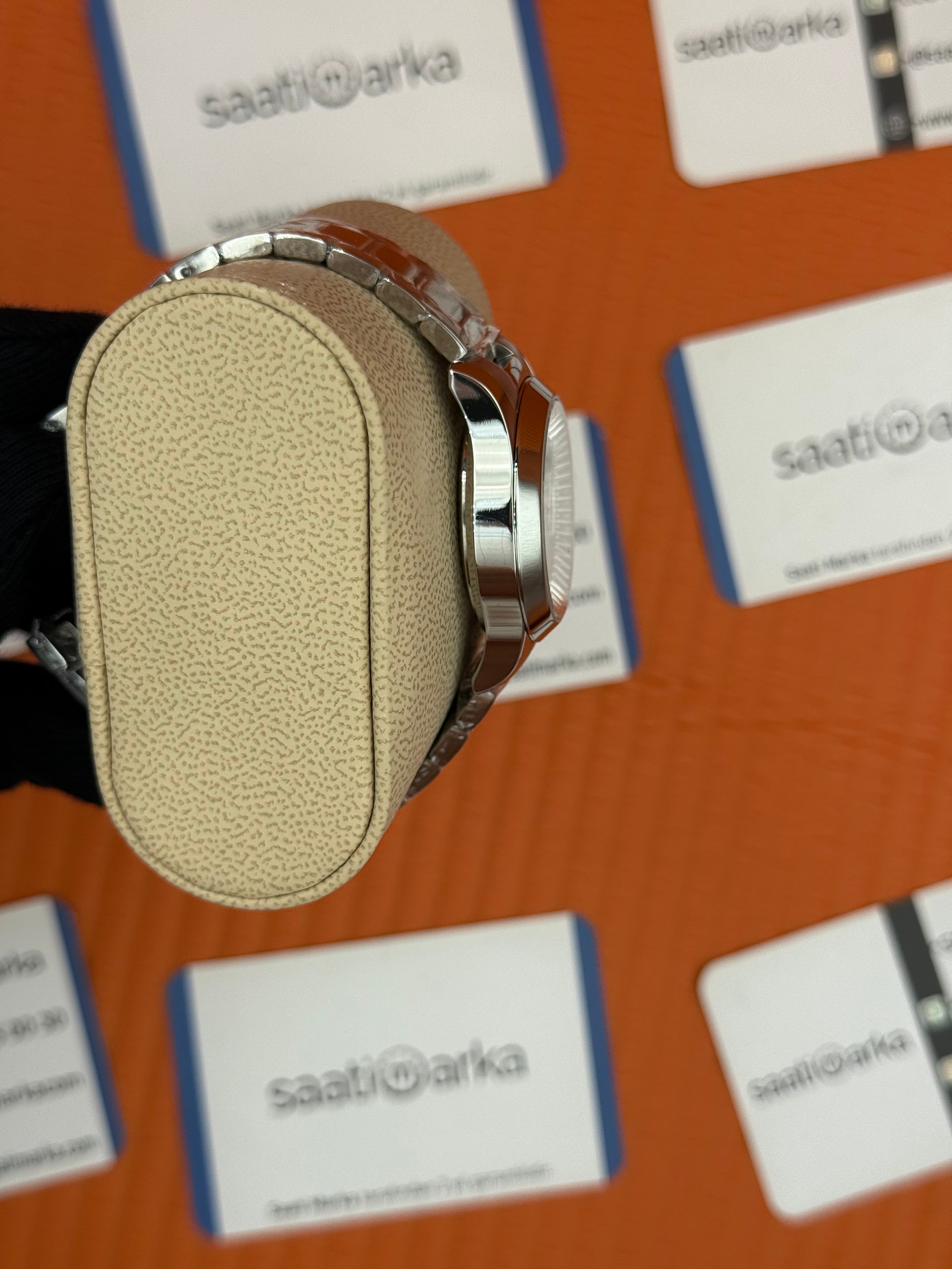 GUCCI YA1265031 beyaz kadran silver kasa kordon kadın kol saati