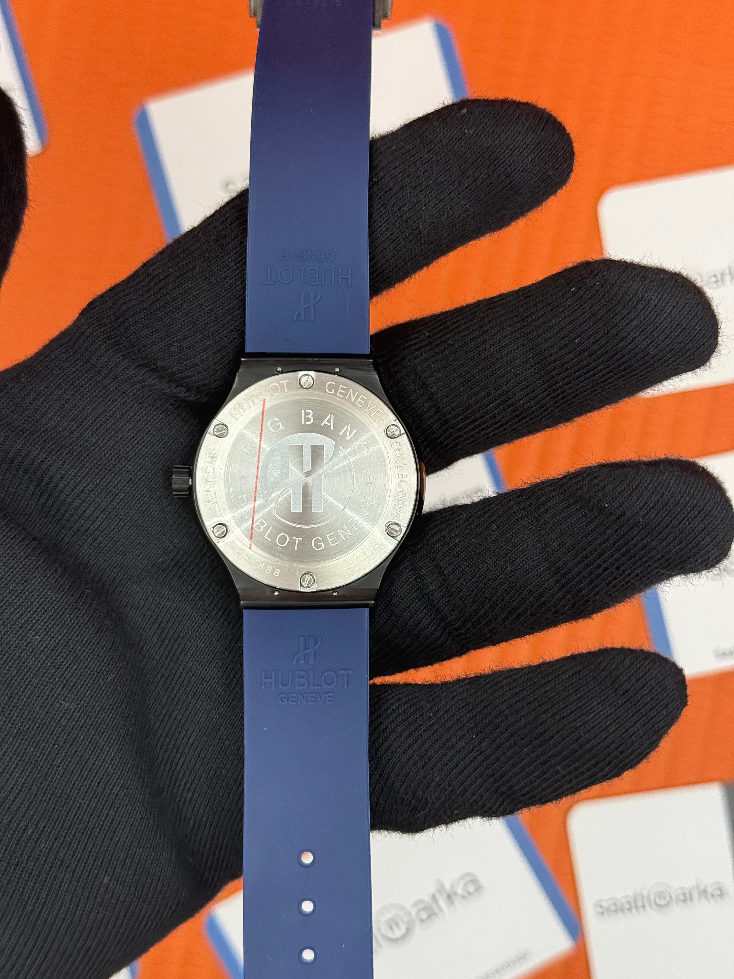 HUBLOT taşlı bezel siyah kasa mavi kadran mavi kauçuk kordon kadın kol saati