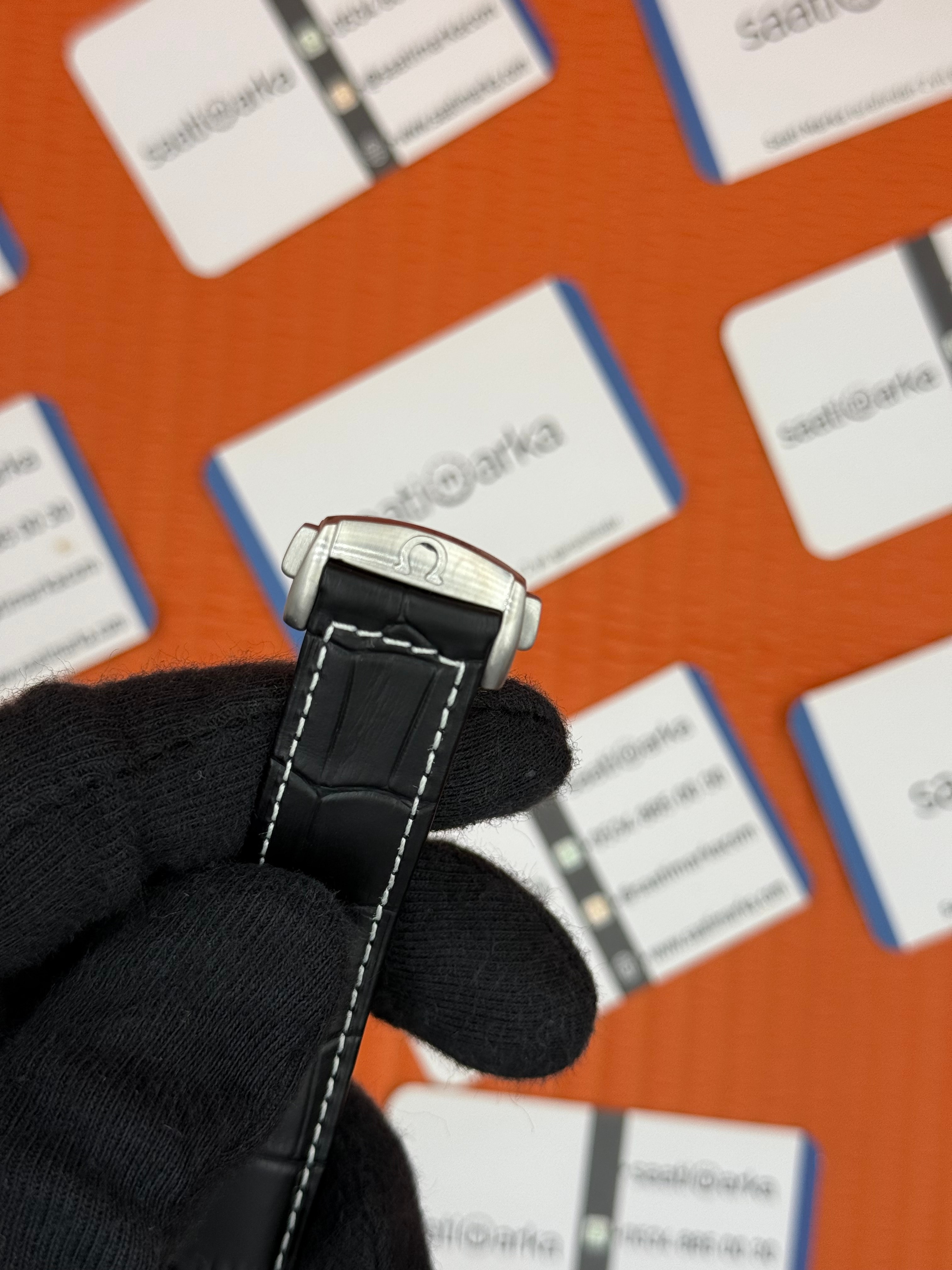 OMEGA SPEEDMASTER  SİYAH DERİ KORDON ÇELİK KASA SİYAH BEZEL