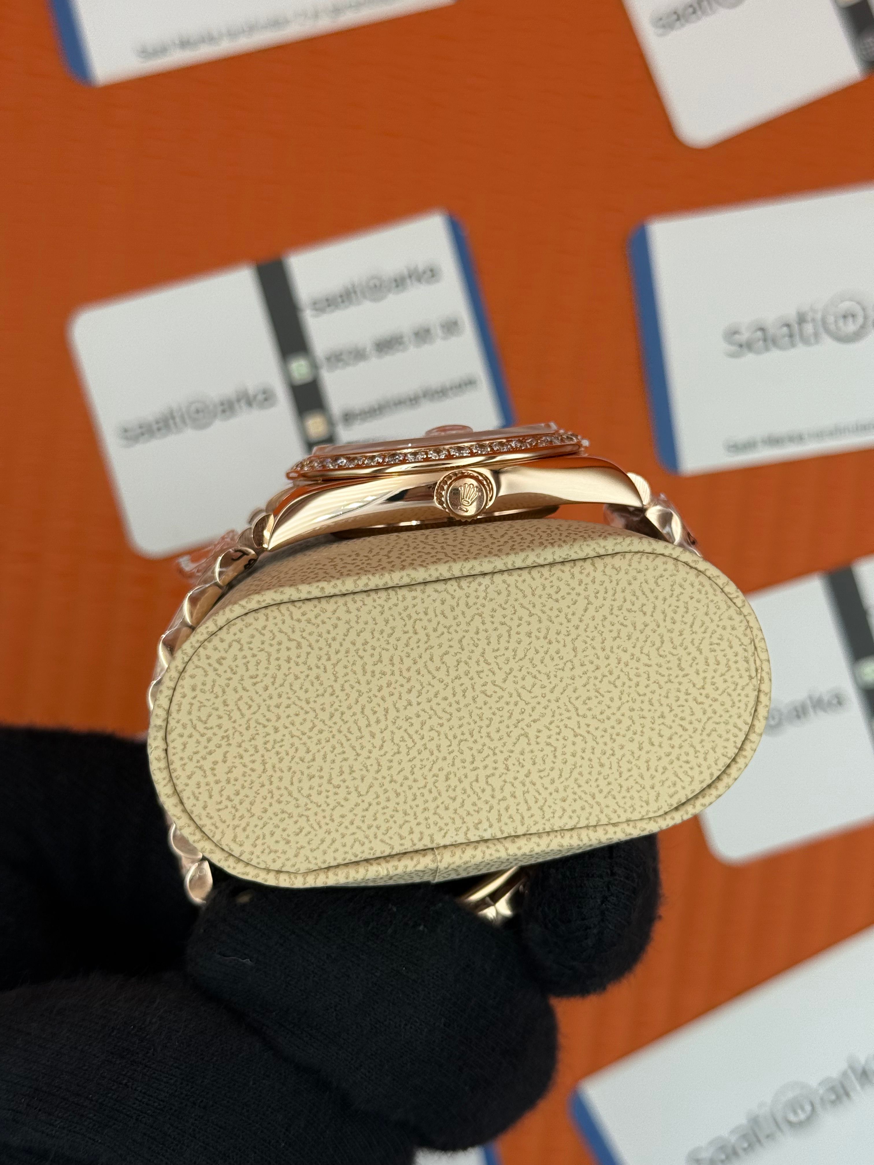 ROLEX Day Date baget taşlı beyaz kadran rose kasa-kordon oyster