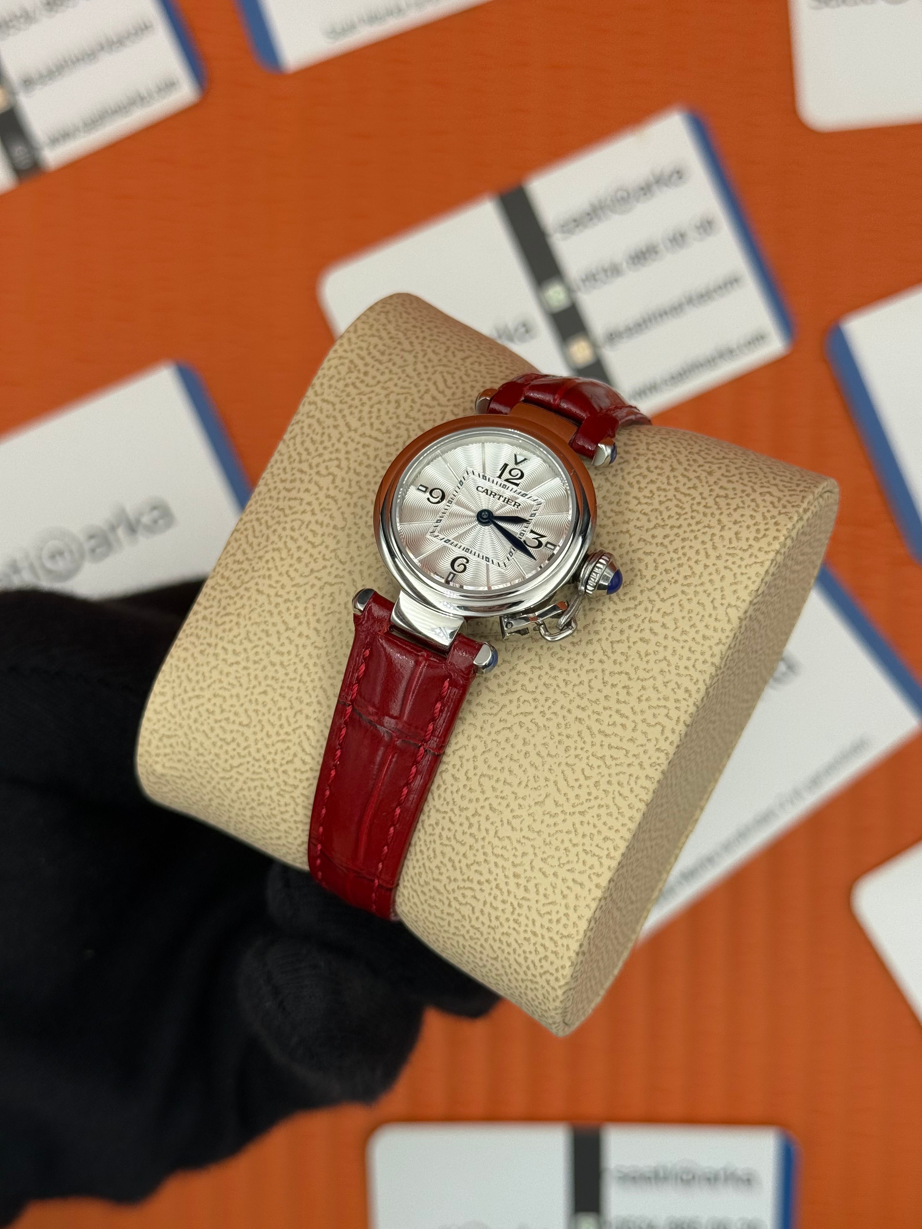 CARTIER Pasha 27mm kadın kol saati silver kasa kırmızı deri  kordon
