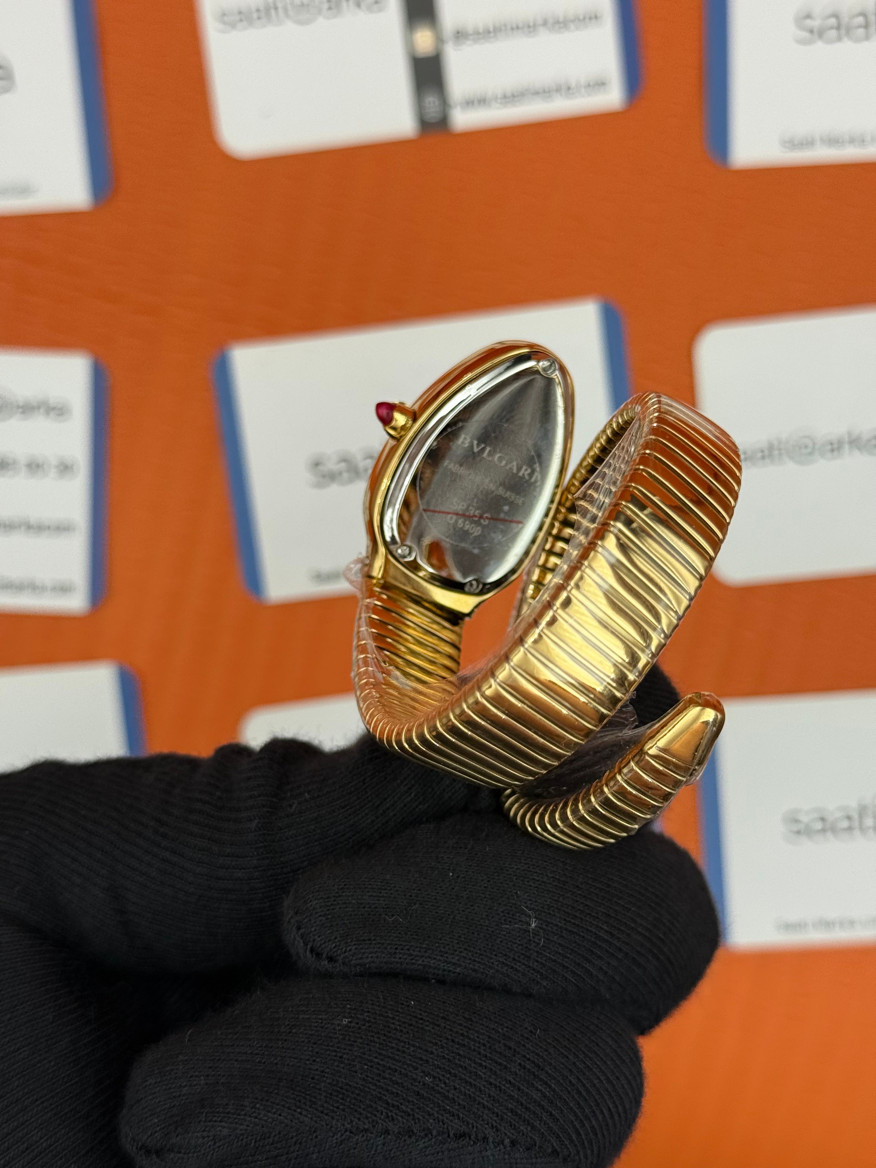 BVLGARİ serpenti tek sarma gold kordon taşlı bezel siyah kadran kadın kol saati