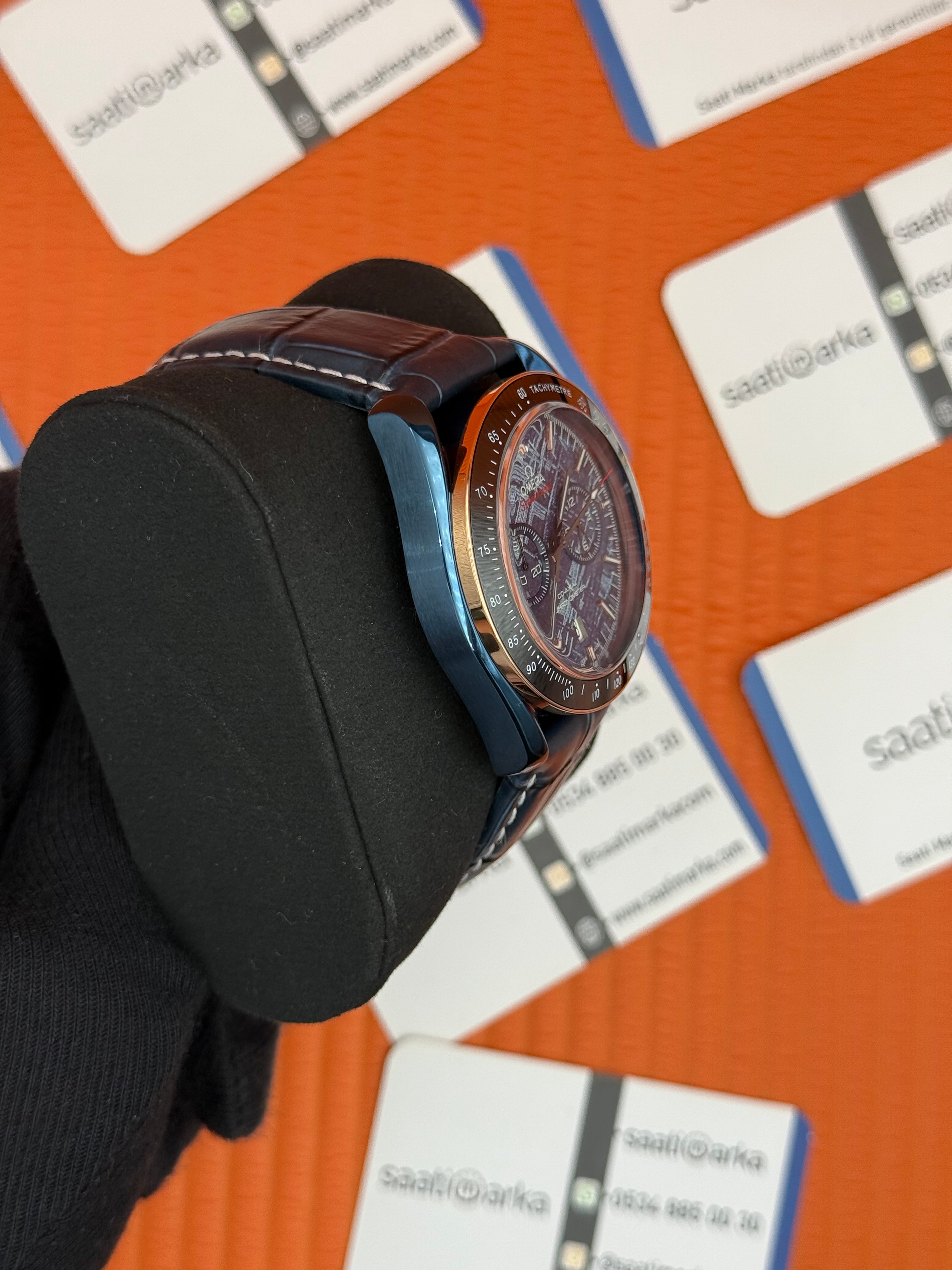 OMEGA SPEEDMASTER LACİVERT KORDON LACİVERT KASA SİYAH BEZEL