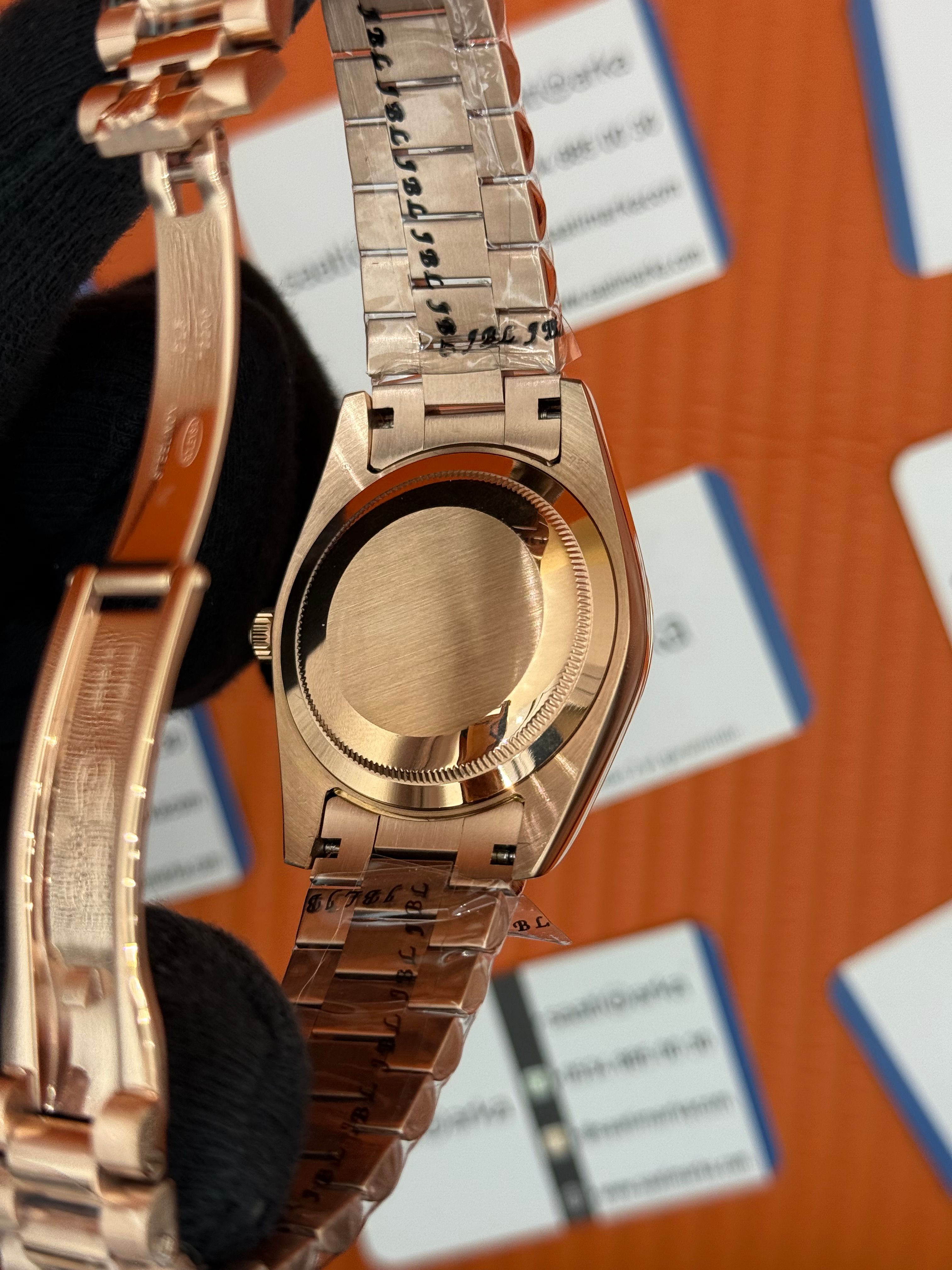 ROLEX Day Date roma rakamlı yeşil kadran rose kasa-kordon oyster 