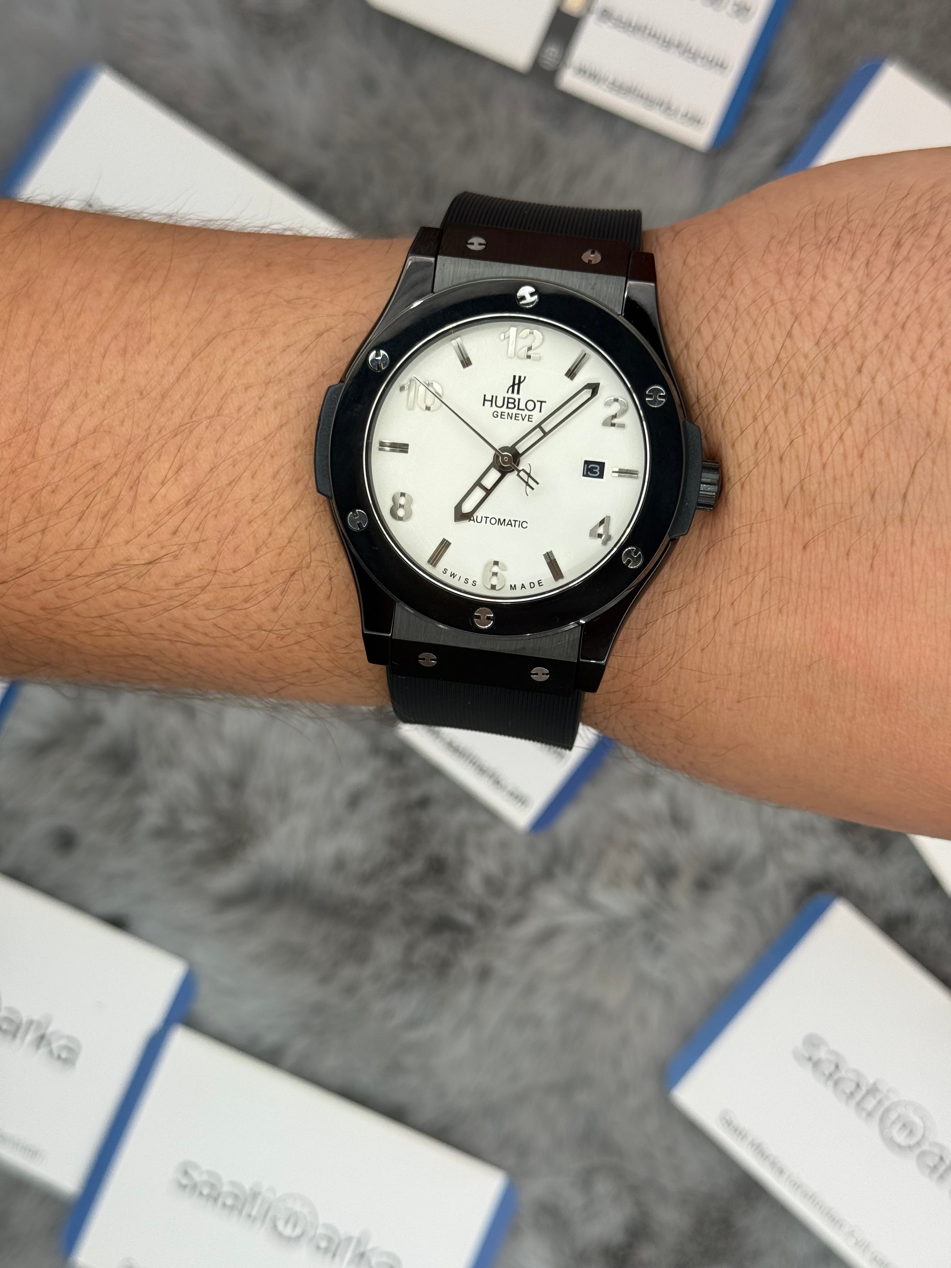 HUBLOT vendome 41mm siyah kasa beyaz kadran siyah kauçuk kordon erkek kol saati