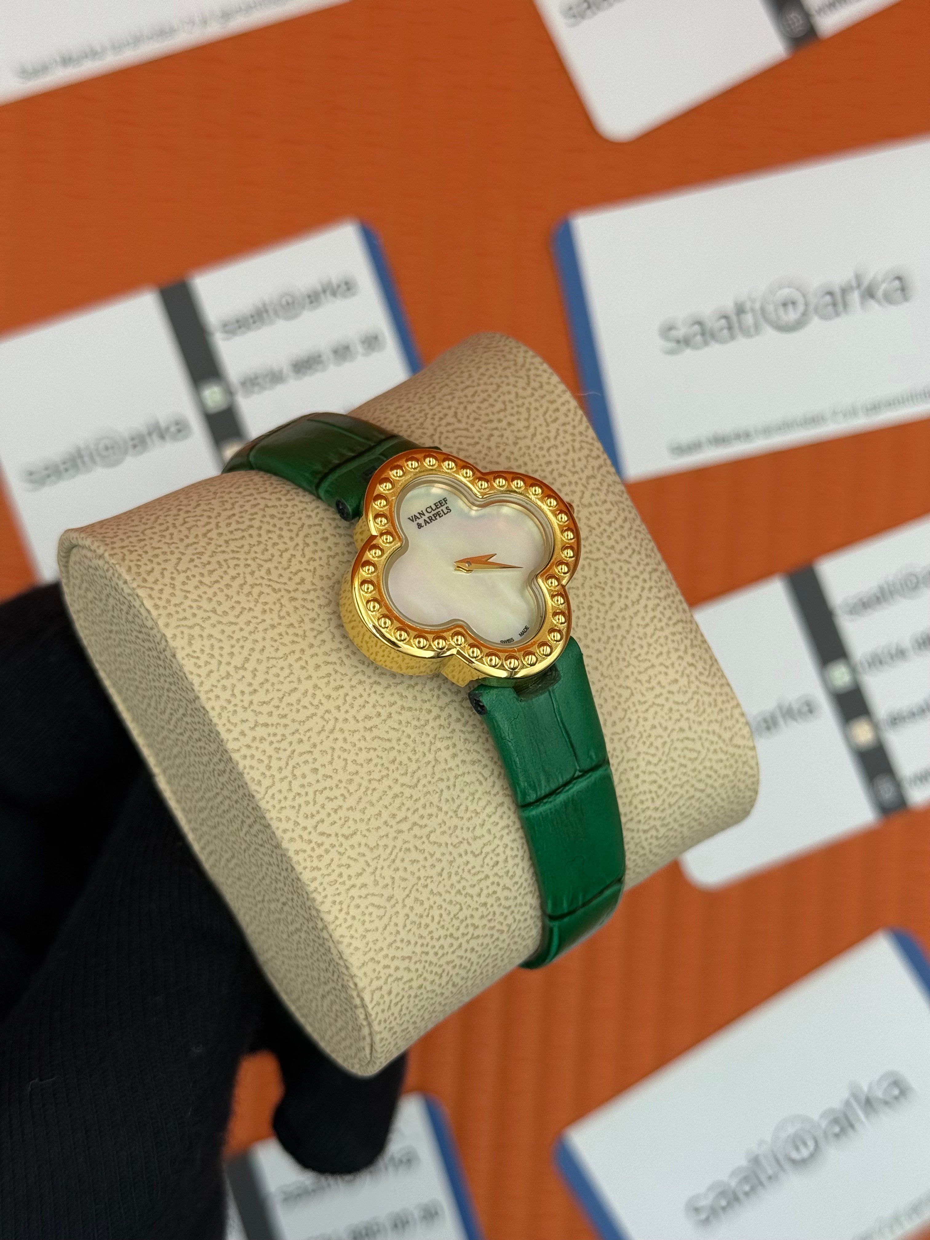 VAN CLEEF beyaz kadran yeşil deri kordon gold kasa kadın kol saati