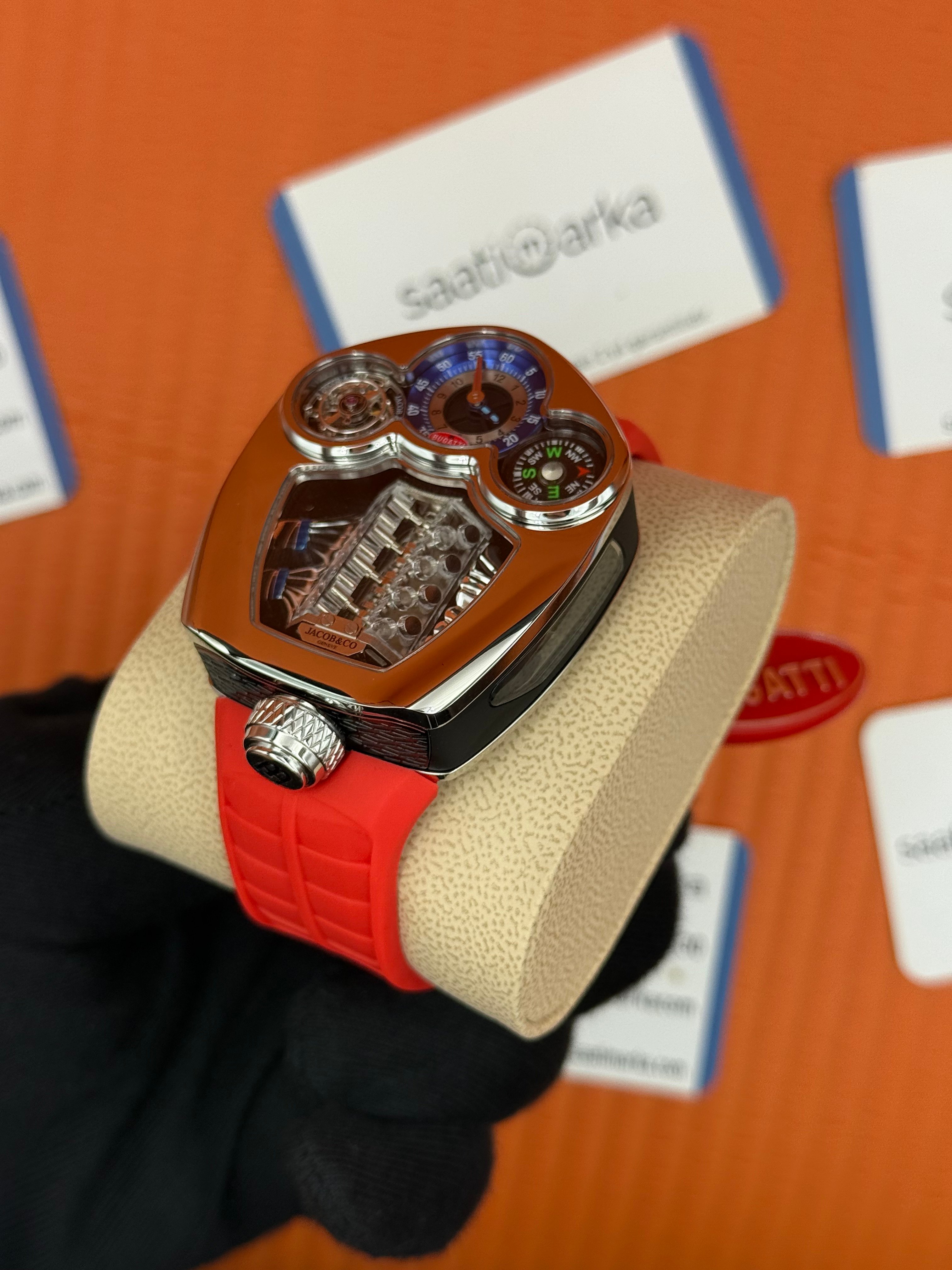JACOB&CO BUGATTI turbllon kadran kırmızı kauçuk kordon silver kasa 