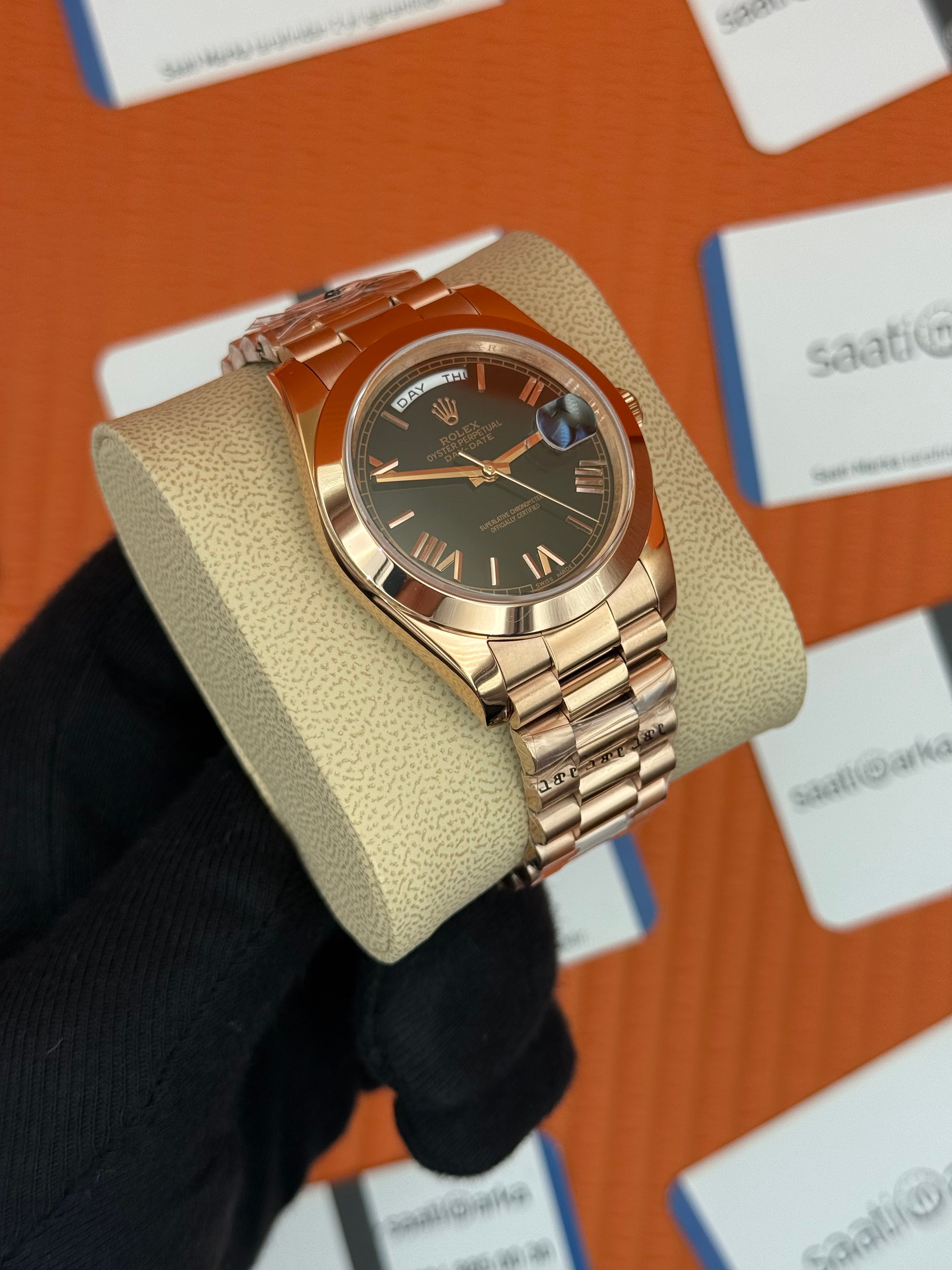 ROLEX Day Date roma rakamlı siyah kadran rose kasa-kordon oyster