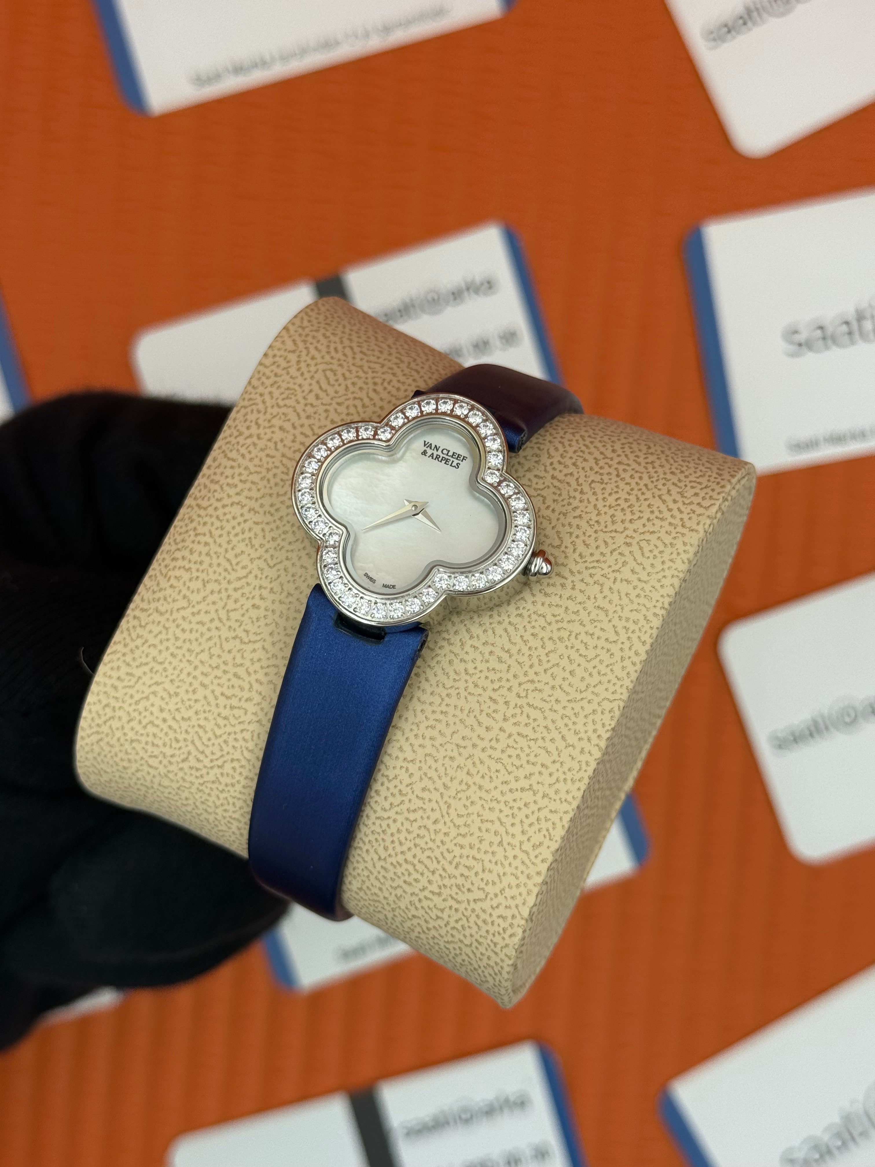VAN CLEEF beyaz kadran mavi deri kordon silver kasa taşlı bezel kadın kol saati