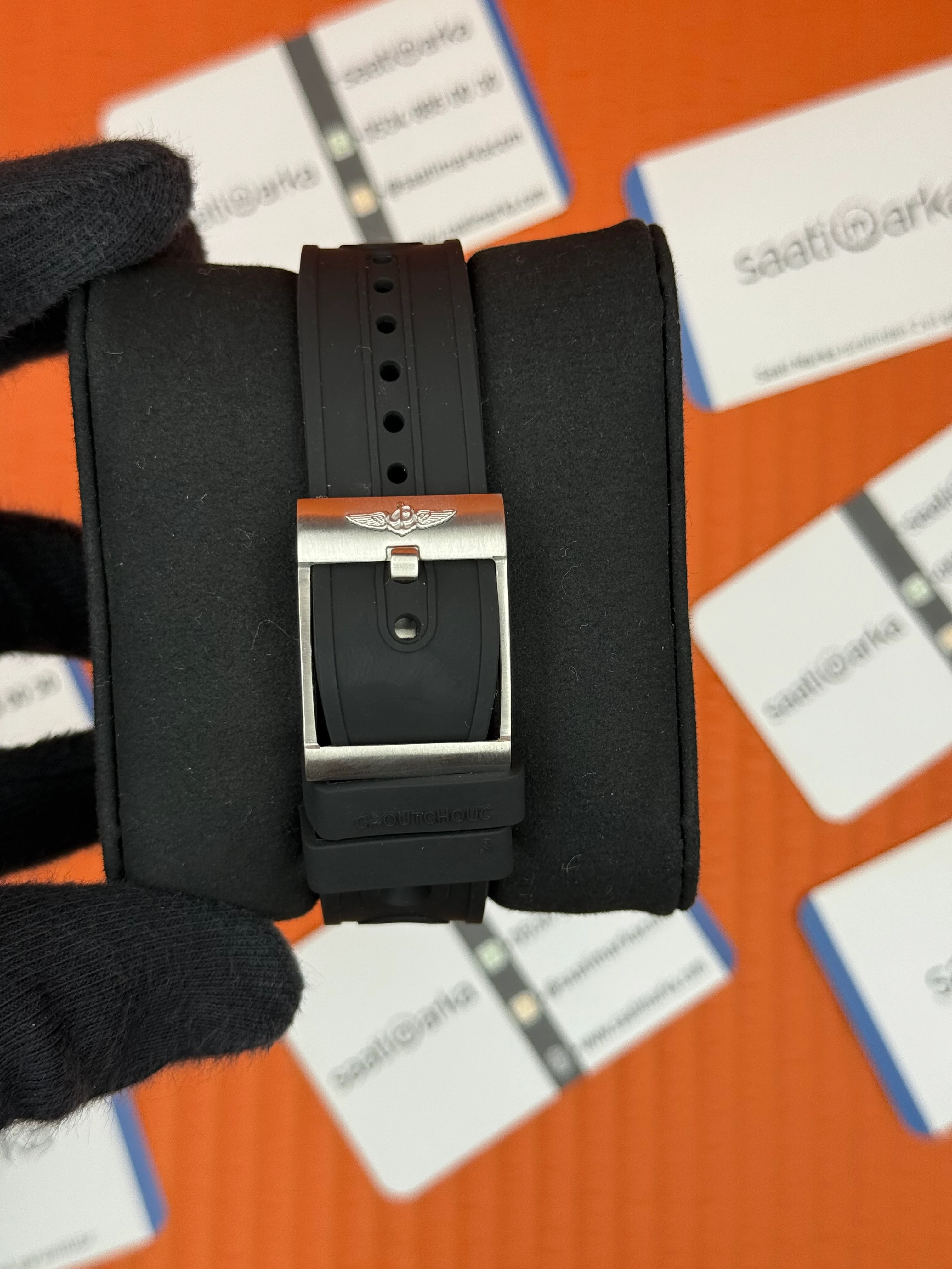 BREITLING Superocean black dial bezel siyah kauçuk kordon çelik kasa