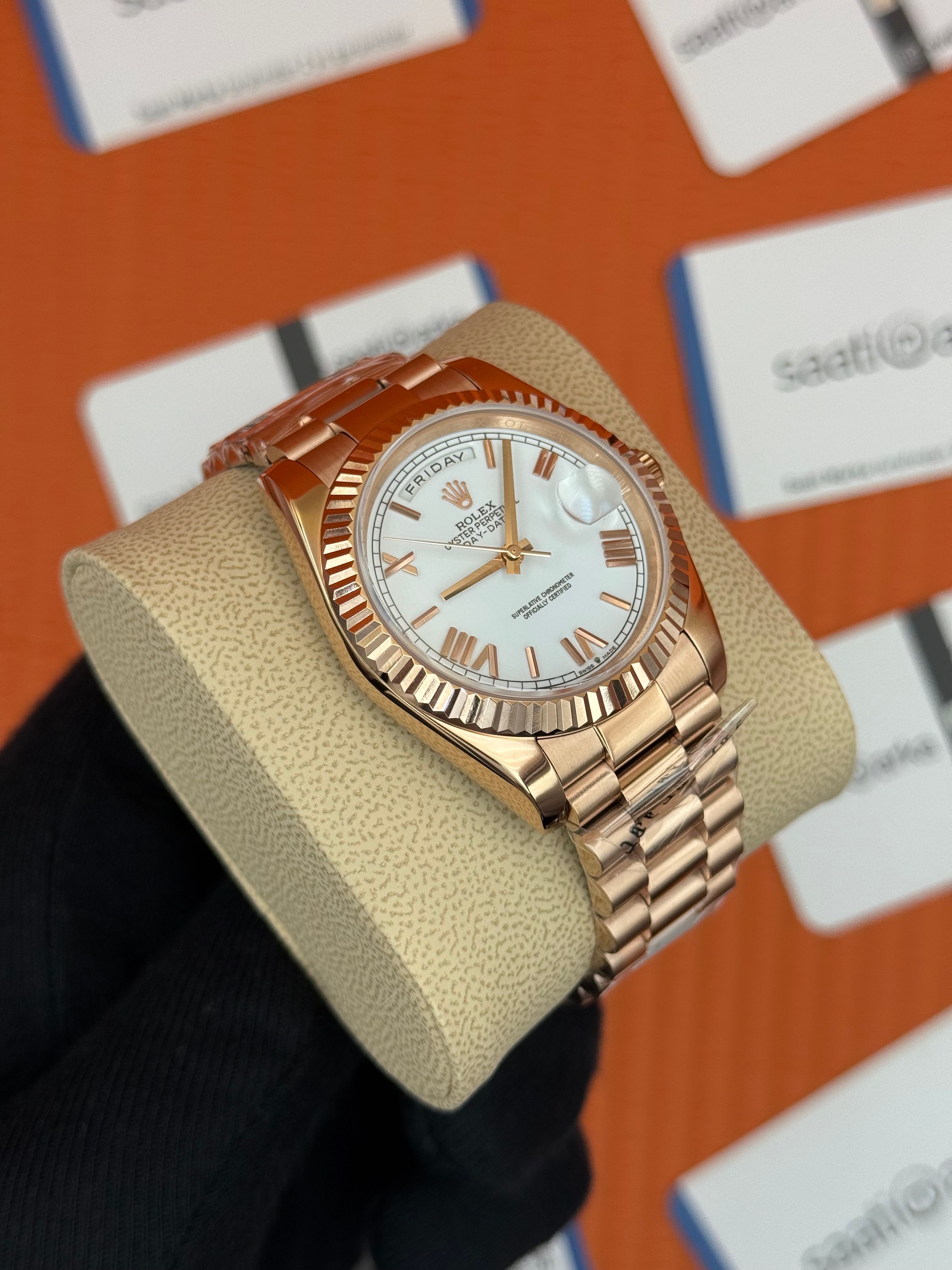 ROLEX Day Date roma rakamlı beyaz kadran rose kasa-kordon oyster