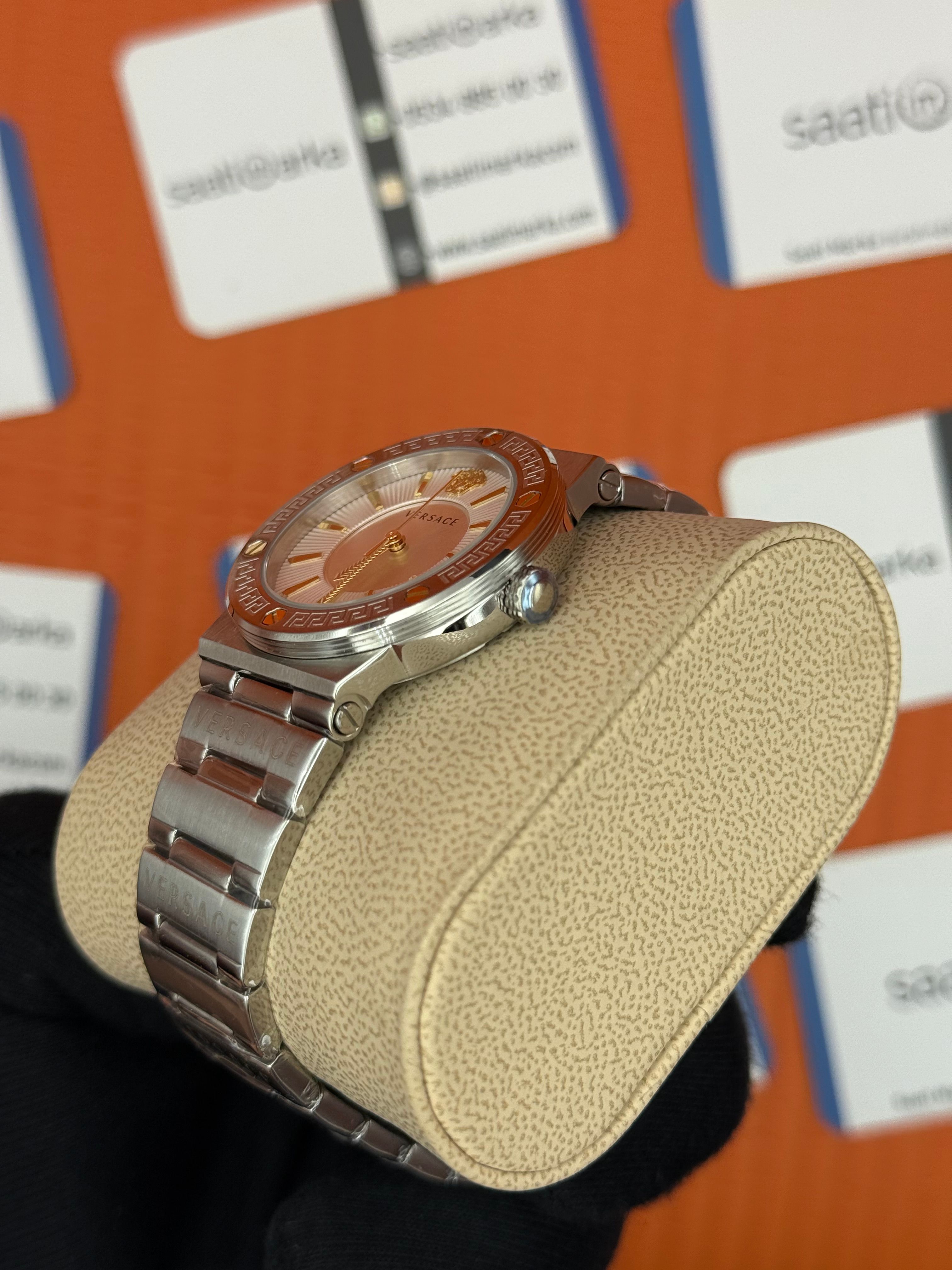 VERSACE beyaz kadran silver kasa kordon kadın kol saati