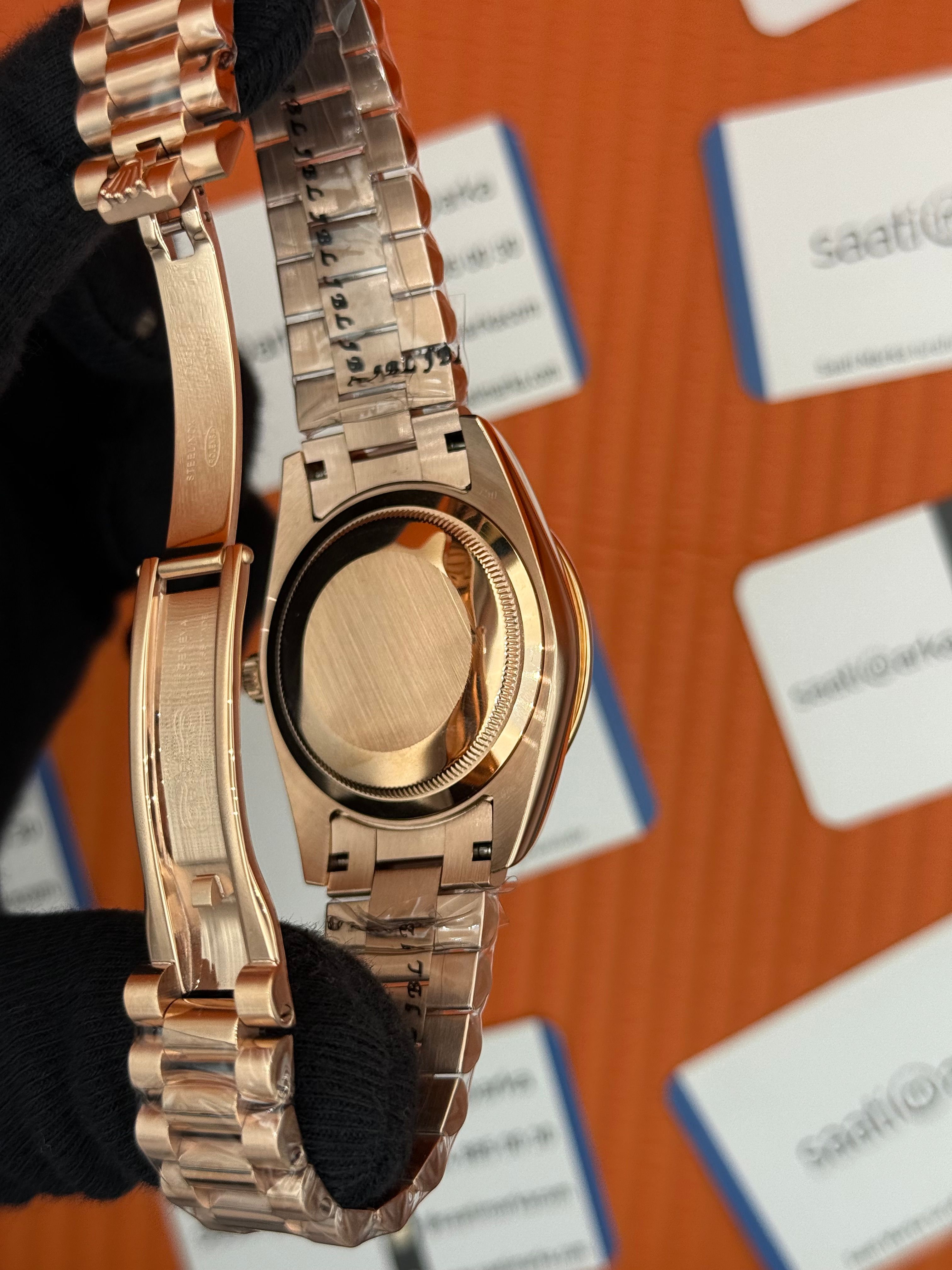 ROLEX Day Date taşlı bezel roma rakamlı gri kadran rose kasa-kordon oyster
