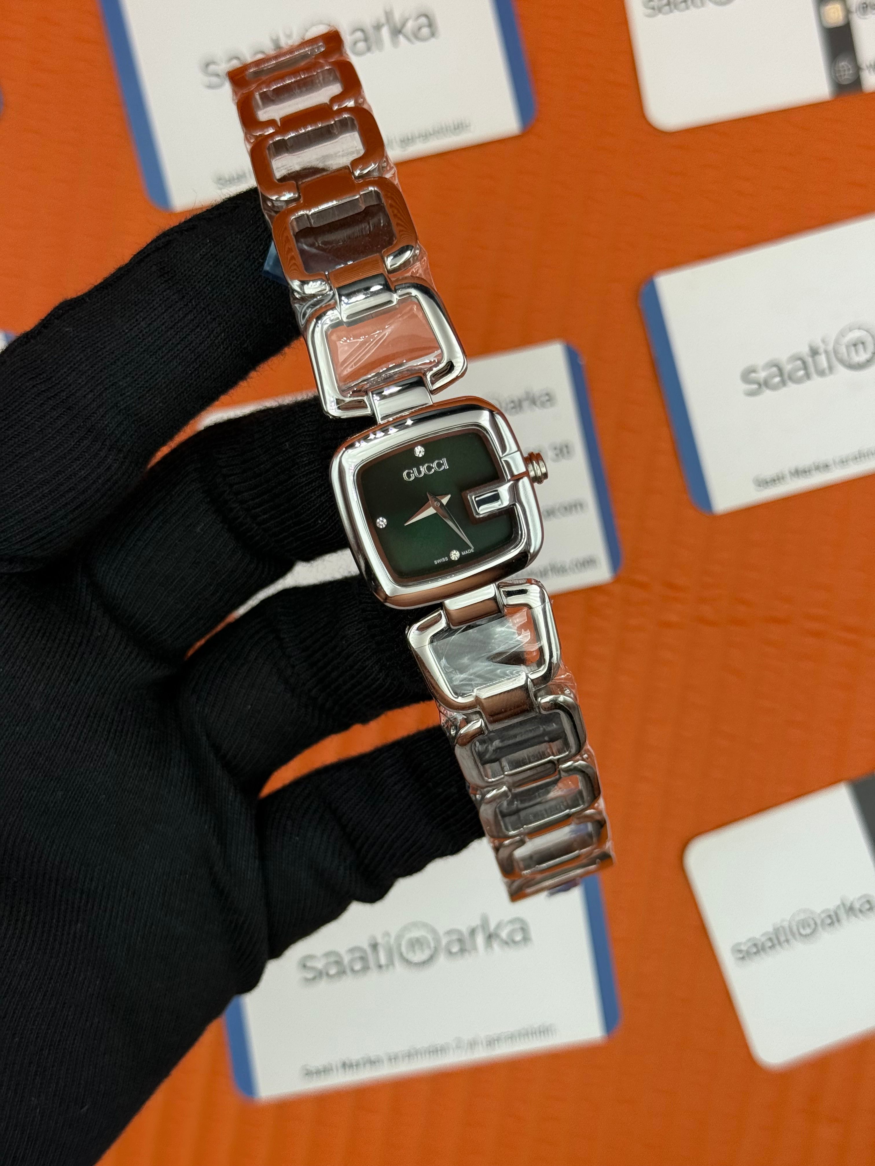 GUCCI YA125509 yeşil kadran silver kasa kordon kadın kol saati