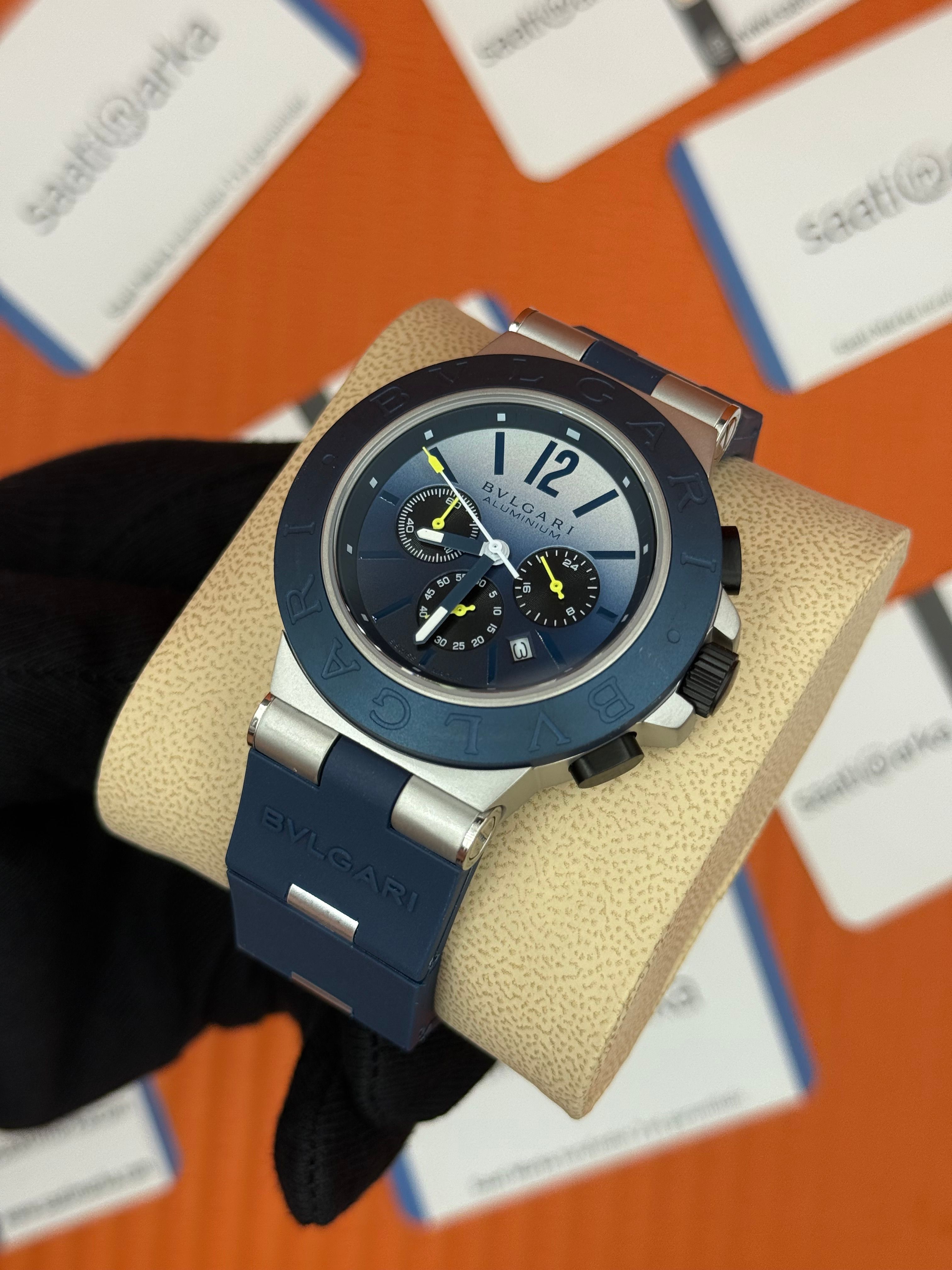 BVLGARI 103844 Aluminium kasa kauçuk kordon erkek kol saati
