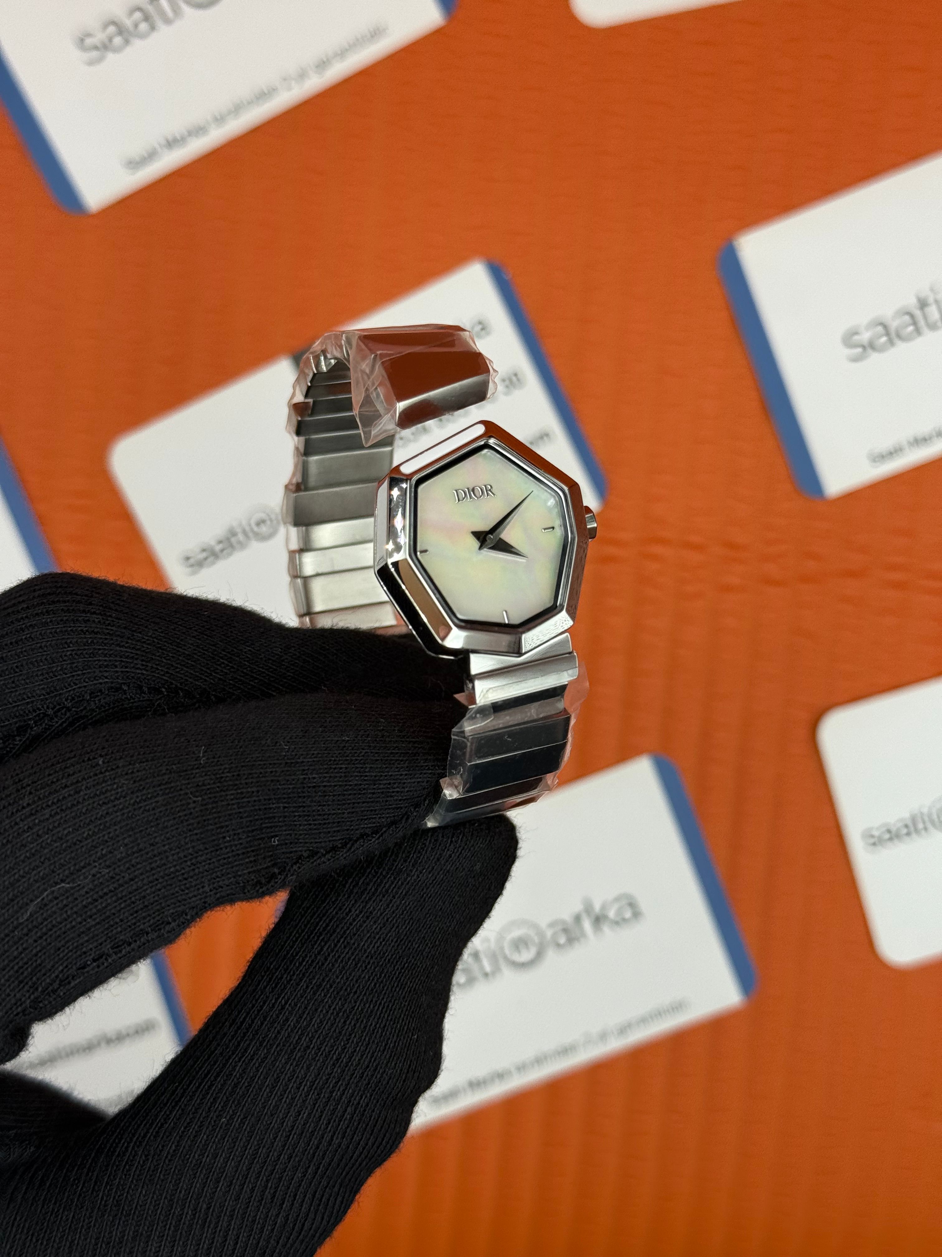 DİOR beyaz kadran silver kasa kordon kadın kol saati