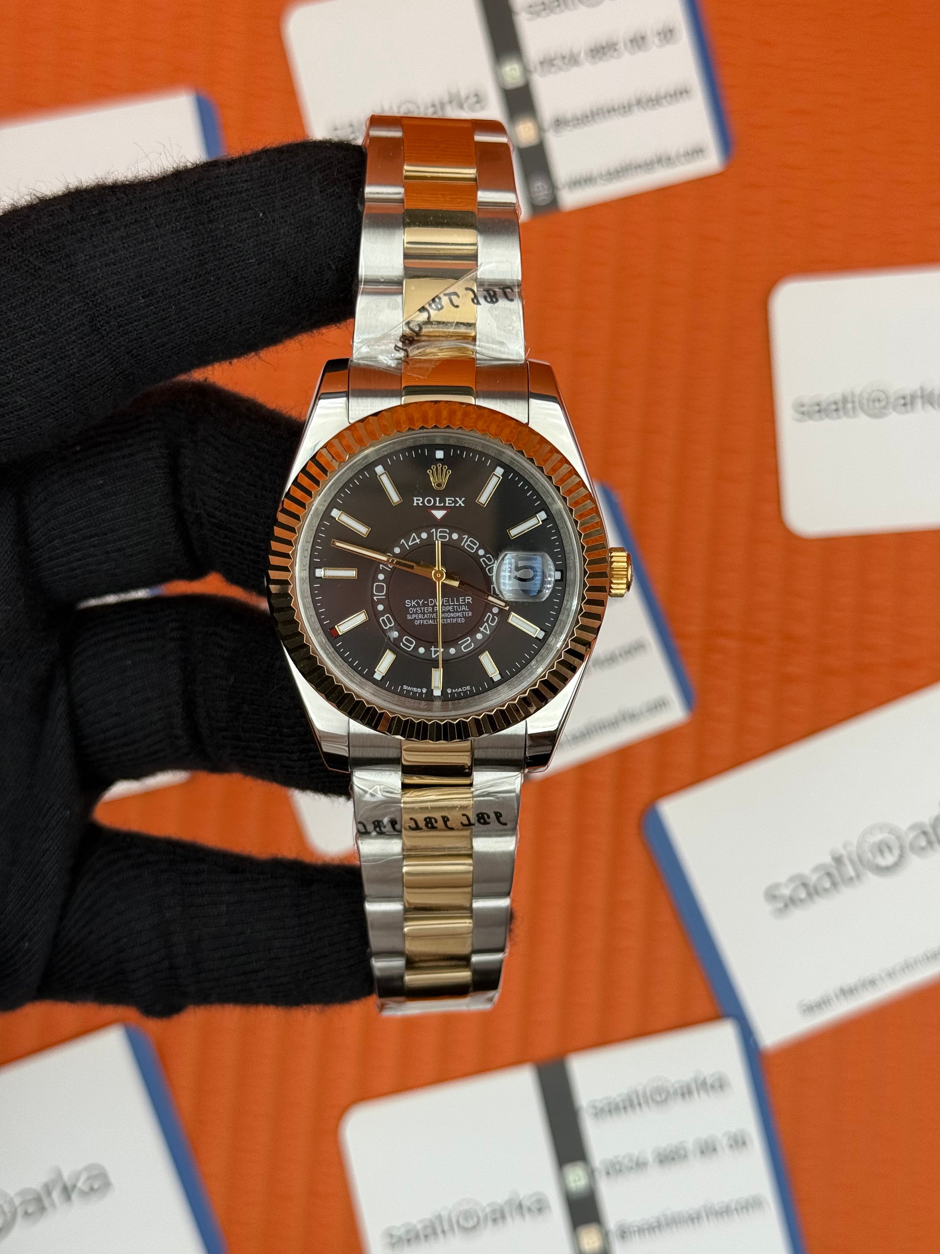 ROLEX Sky Dweller black dial oyster kordon gold silver kasa-kordon