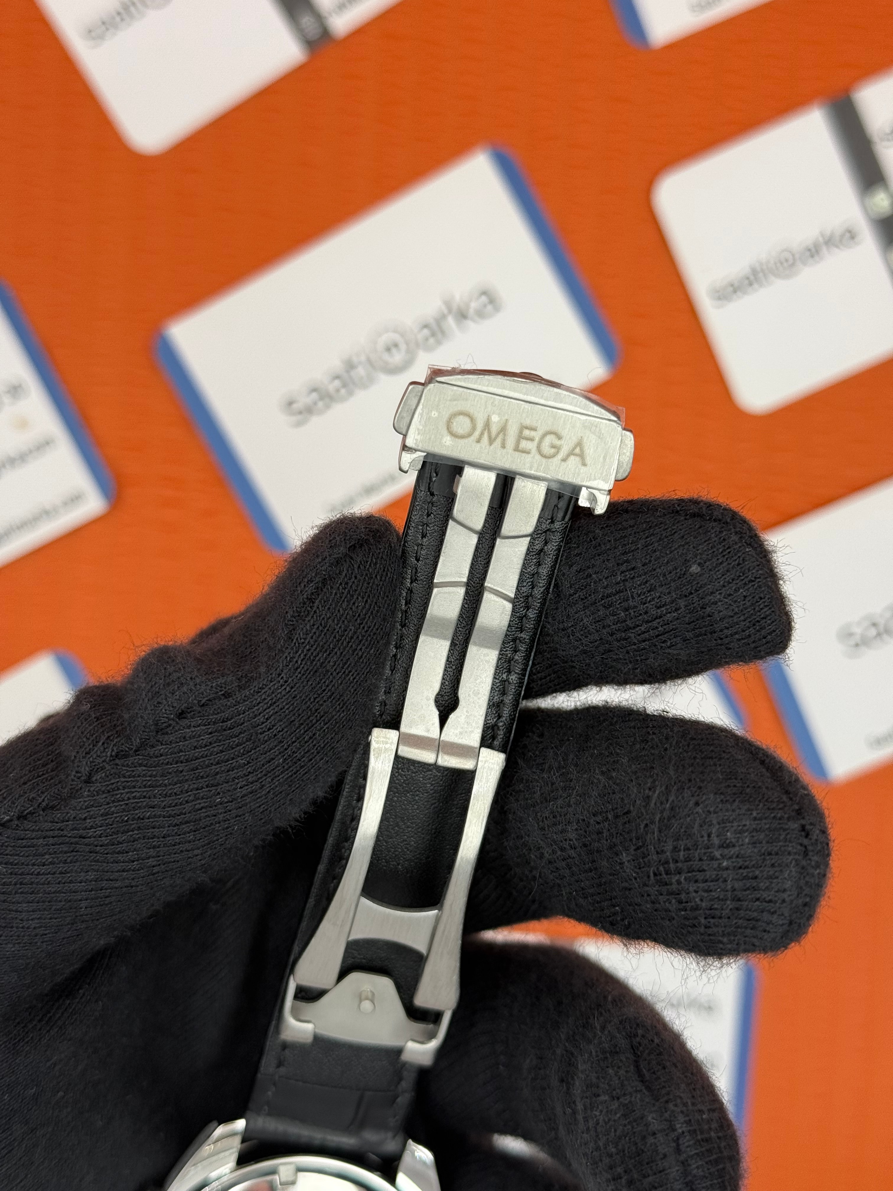 OMEGA SPEEDMASTER  SİYAH DERİ KORDON ÇELİK KASA SİYAH BEZEL