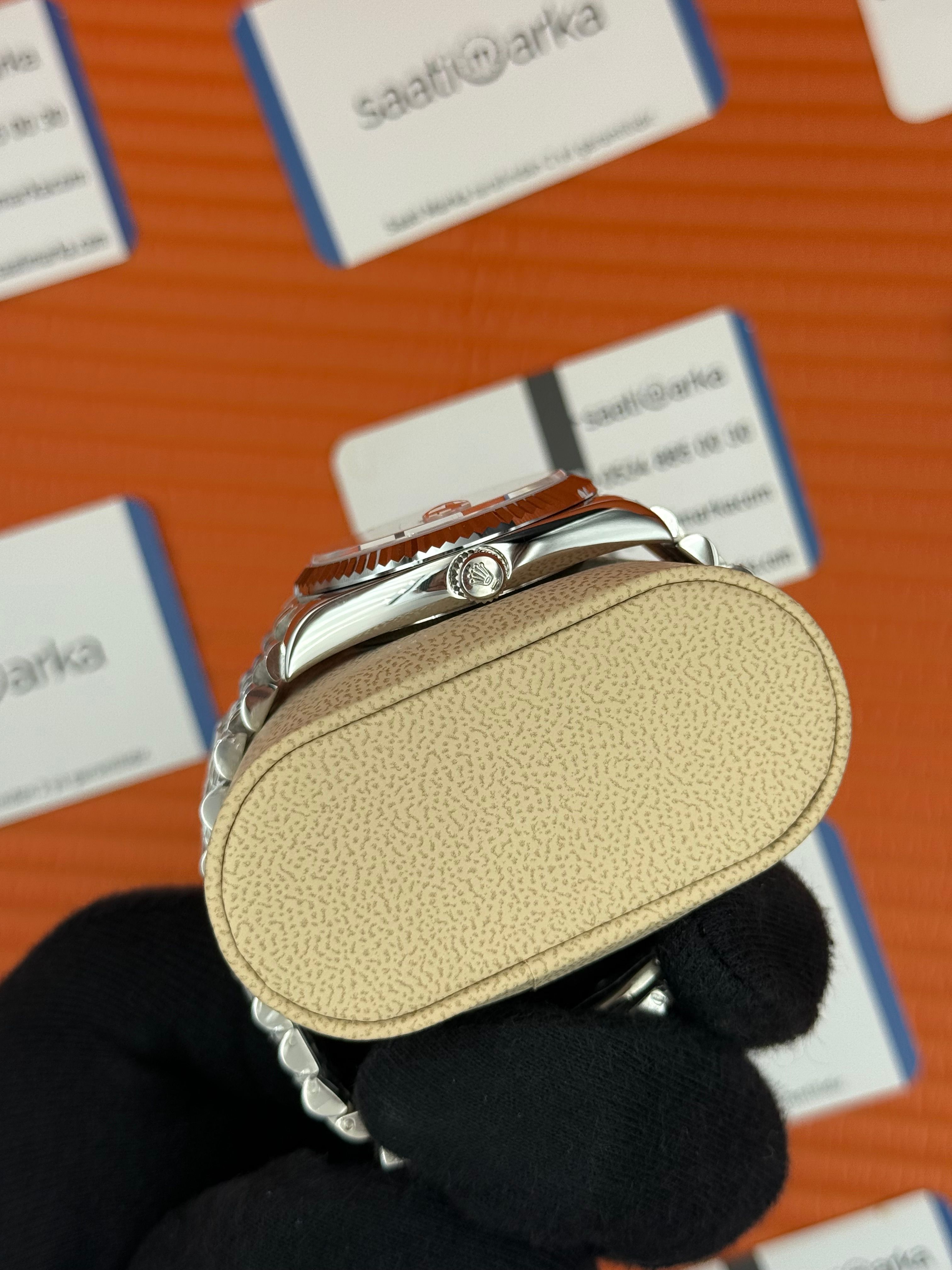 ROLEX Day Date baget taşlı beyaz kadran  silver jubilee kordon