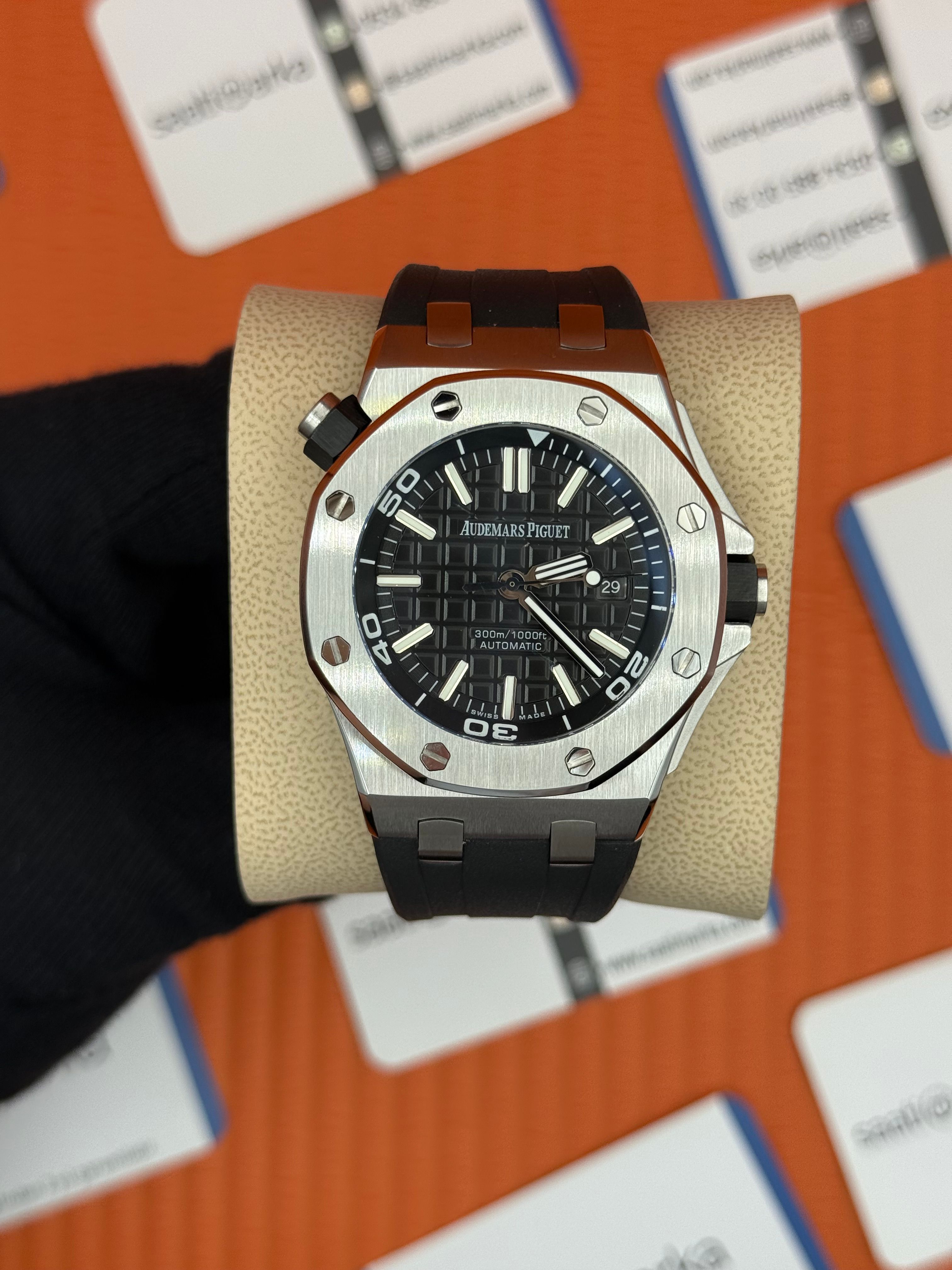 AUDEMARS PİGUET ROYAL OAK KAUÇUK SİYAH KORDON SİYAH KADRAN SİLVER KASA