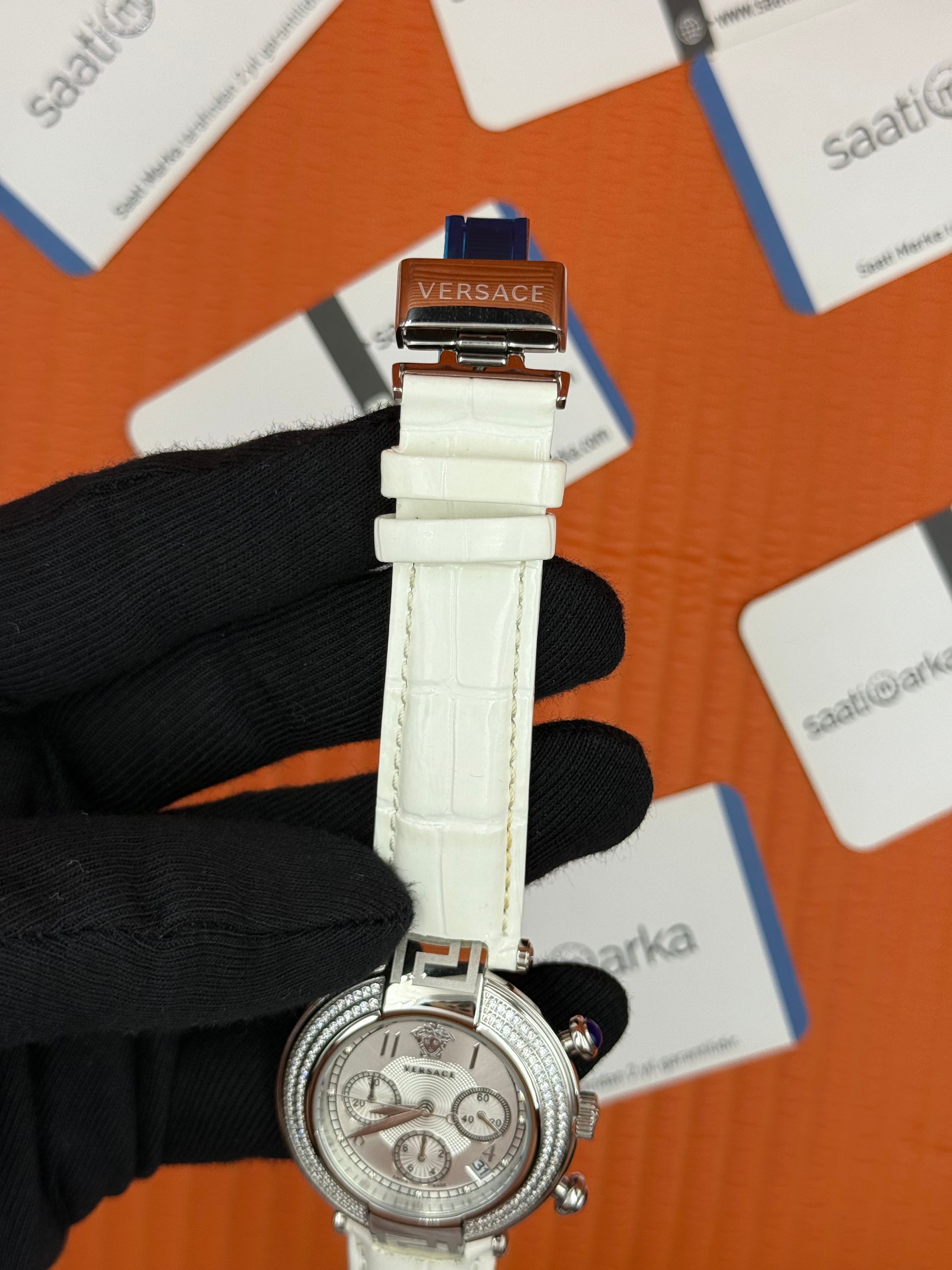 VERSACE taşlı bezel beyaz kadran beyaz deri kordon silver kasa kadın kol saati