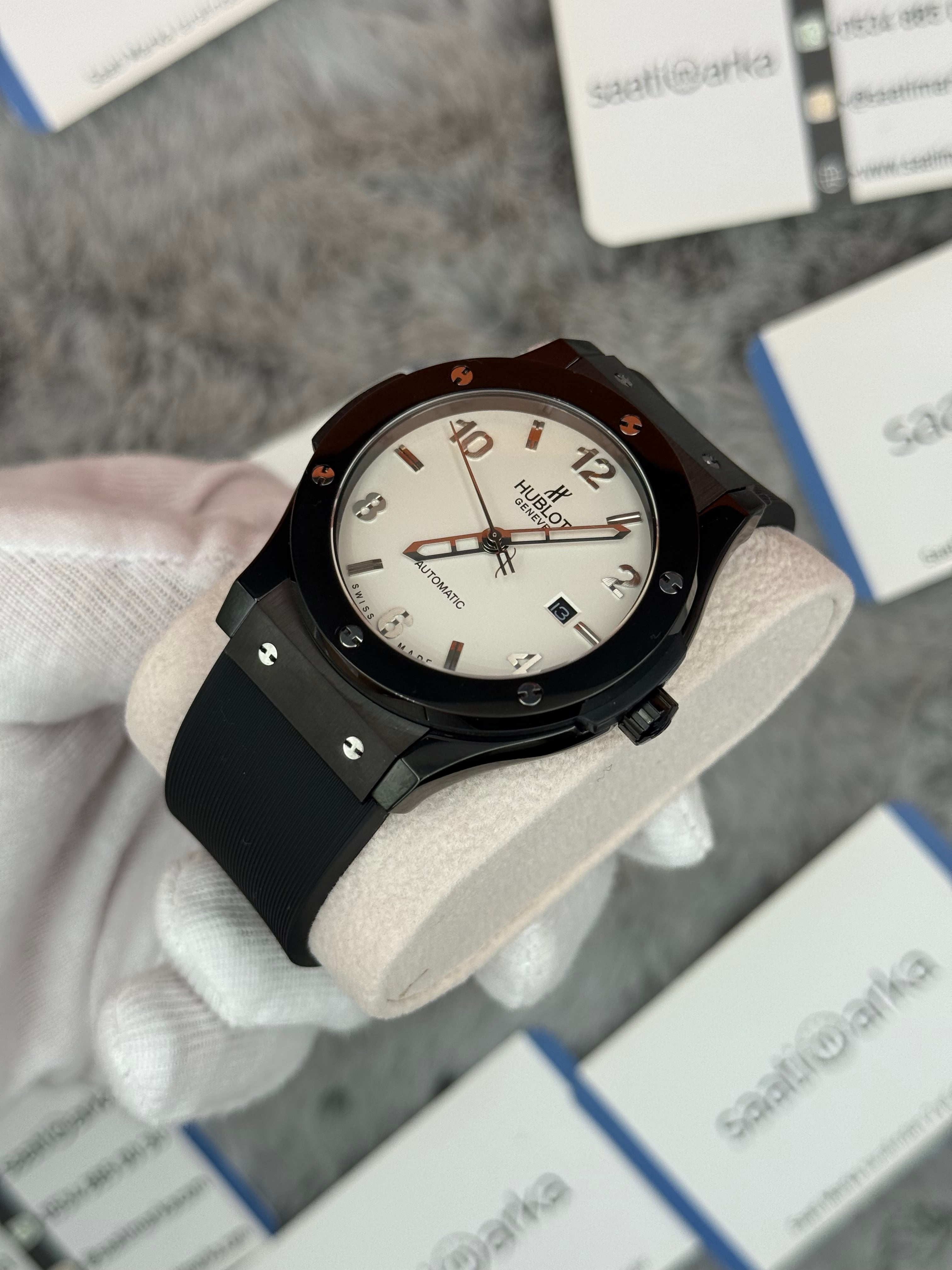 HUBLOT vendome 41mm siyah kasa beyaz kadran siyah kauçuk kordon erkek kol saati