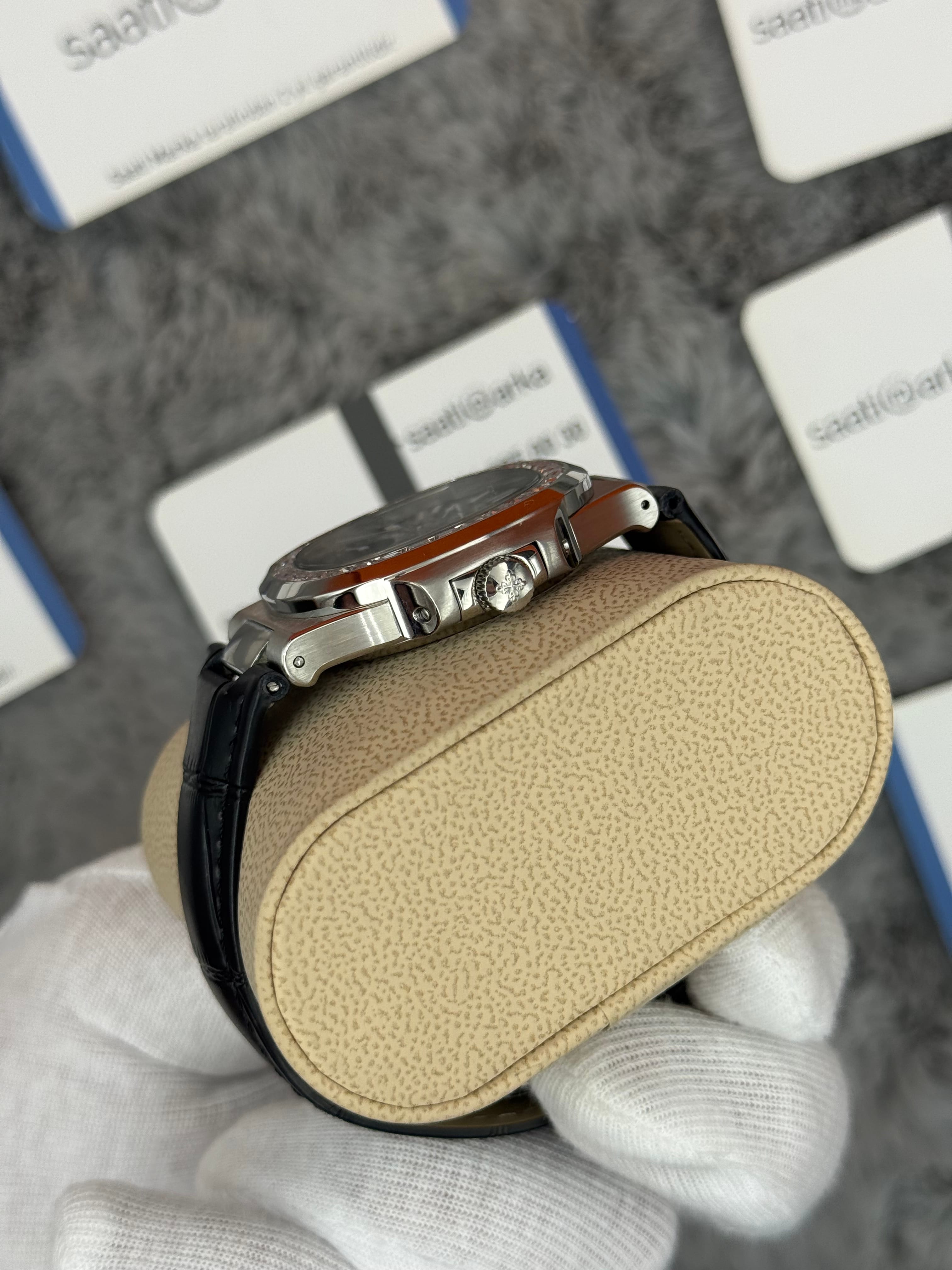 PATEK PHİLİPPE nautilus moontphase 5712 taşlı bezel gri kadran siyah deri kordon silver kasa 40mm erkek kol saati