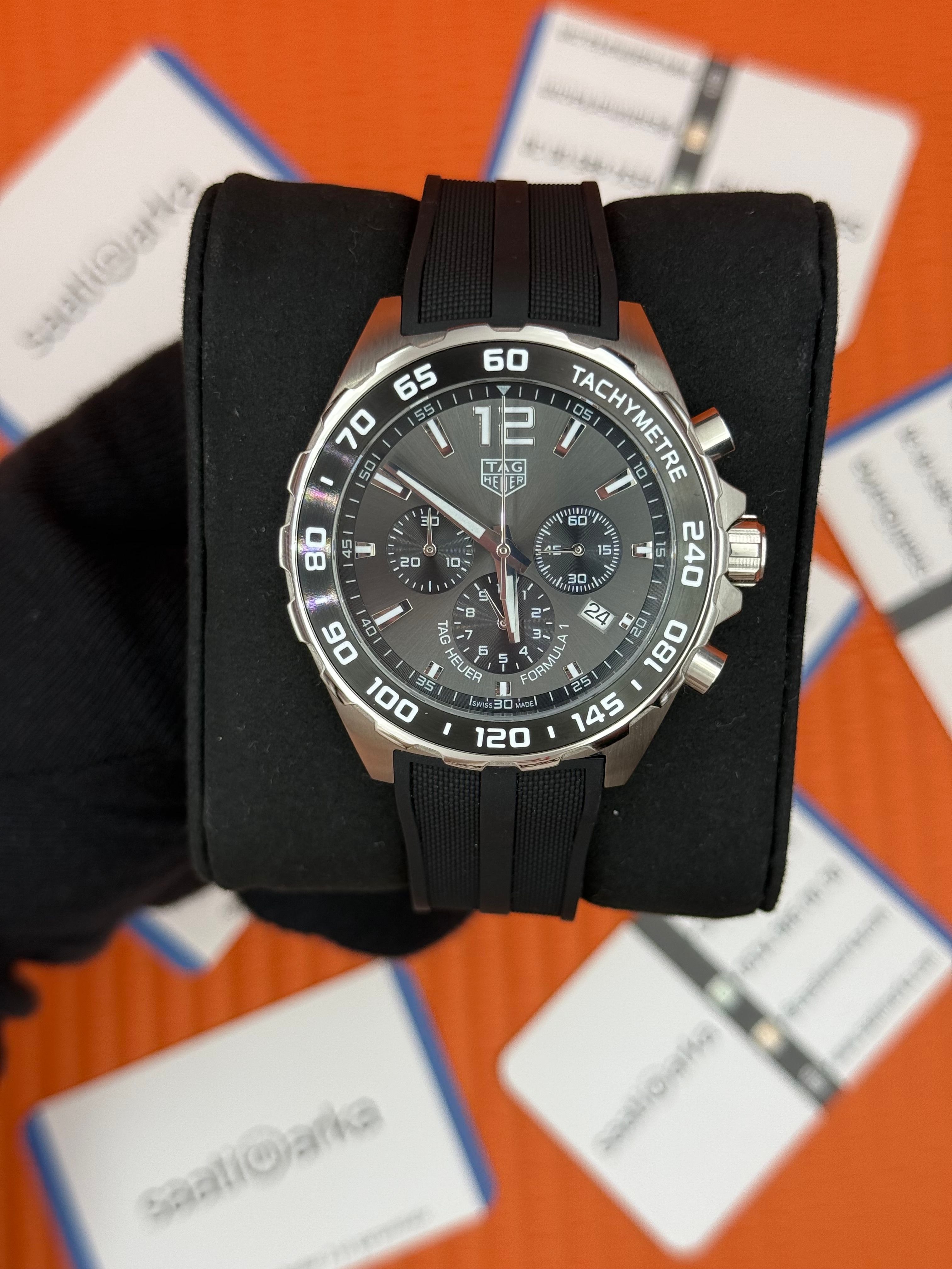 TAGHEUER FORMULA SİYAH KAUÇUK KORDON GRİ KADRAN 