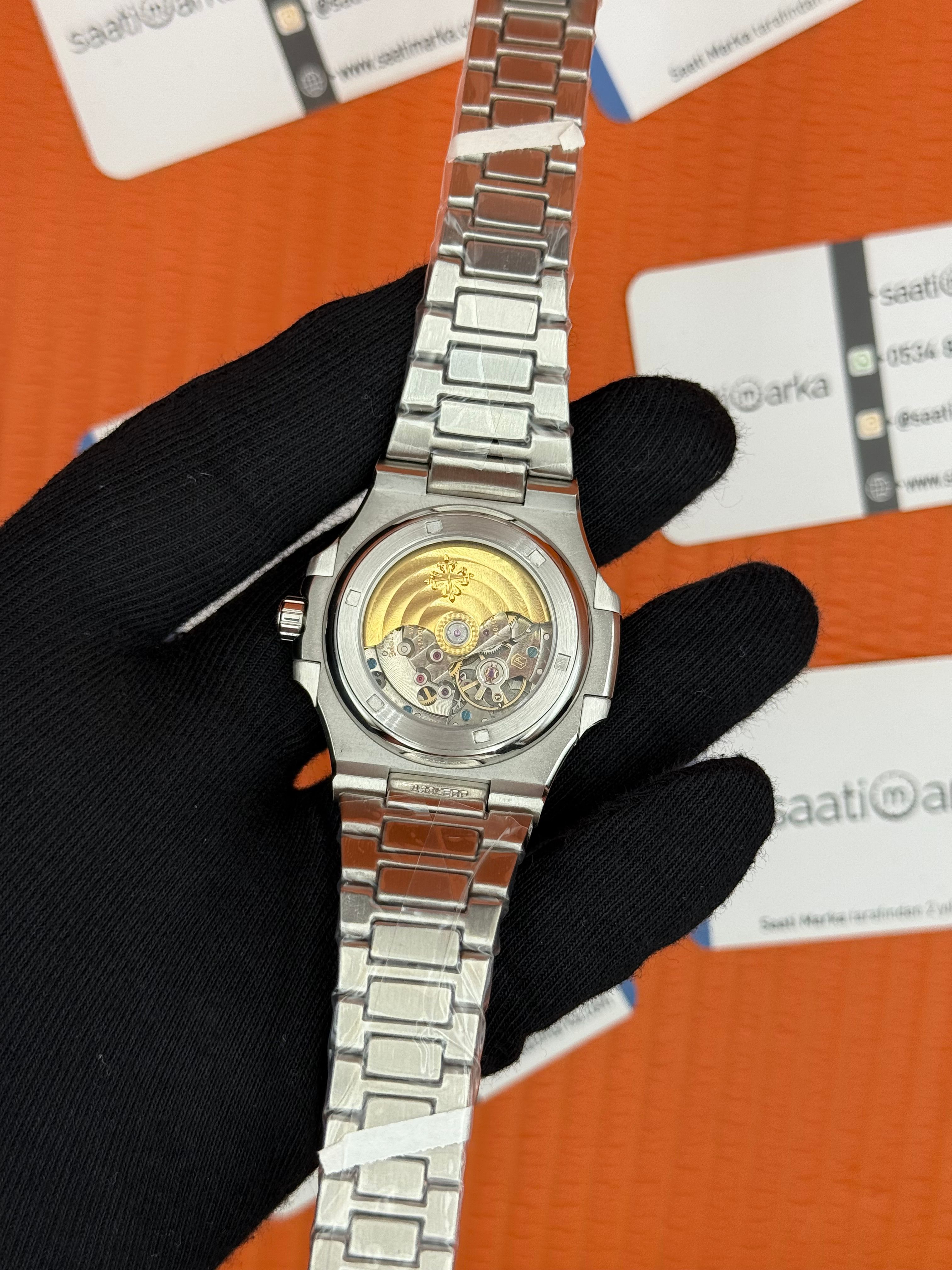 PATEK PHILIPPE nautilus kırmızı kadran silver kasa kordon